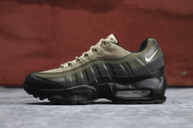 Nike Air Max 95 ESSENTIAL军绿色 耐克子弹公司级高品质95系列内置军绿色气垫 货号：749766-024