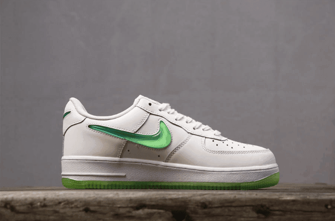 Nike Air Force 1 '07 SE PRM 2荧光绿 耐克果冻真标高品质低帮运动板鞋 货号：AT4143-100