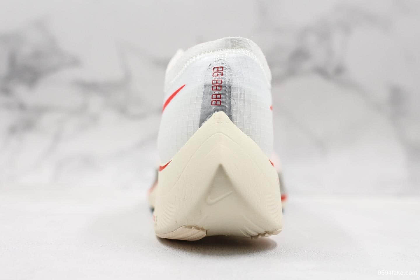 耐克Nike ZoomX Vaporfly Next%公司级版本马拉松跑步鞋全新Vaporweave科技泡棉护垫非对称鞋带系统 货号：AO4568