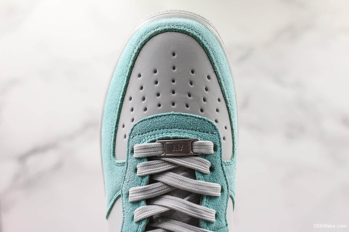 耐克Nike Air Force 1 mid 19S Tiffany纯原版本中帮蒂芙尼绿翻毛皮鞋面区别市面通货版本 货号：596728-301