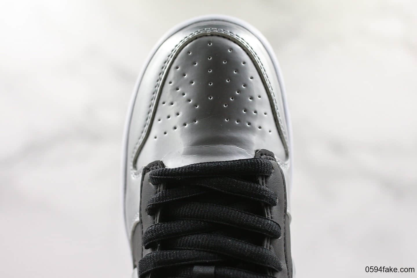 耐克Supreme x Nike SB Dunk Low联名板鞋黑银配色纯原带半码 细节一比一原鞋开模打造 货号：CK3480-001