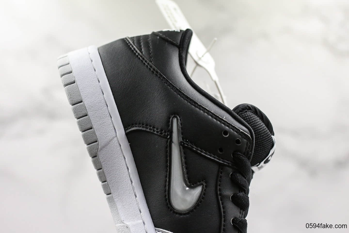 耐克Supreme x Nike SB Dunk Low联名板鞋黑银配色纯原带半码 细节一比一原鞋开模打造 货号：CK3480-001