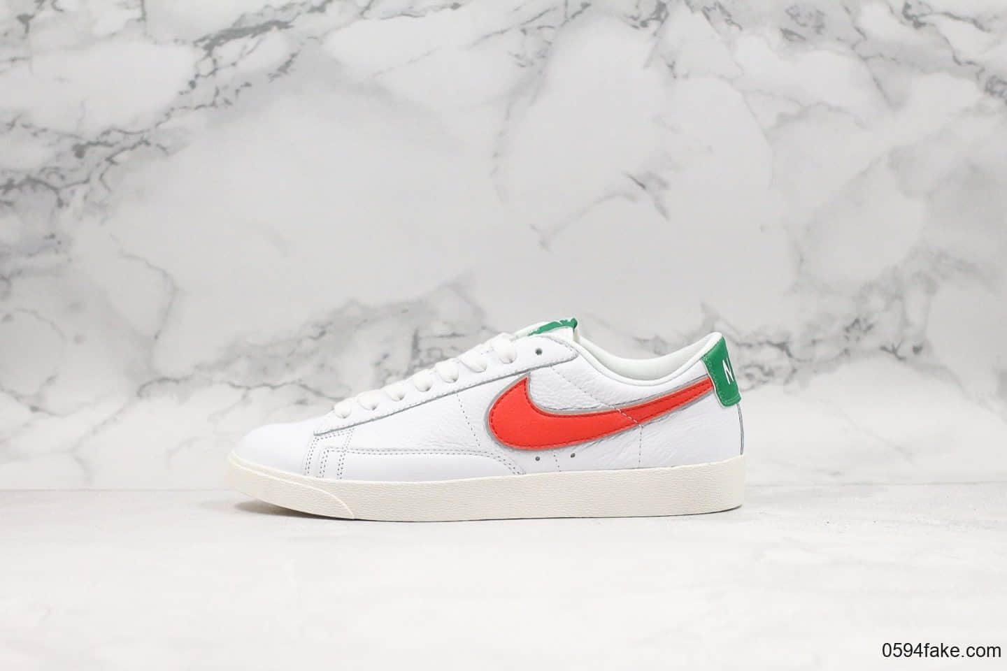 耐克Stranger Things x Nike Blazer Low “Hawkins High”怪奇物语联名开拓者低帮板鞋白绿橘限定配色真标带半码带防尘纸、支撑可充正 货号：454471-100