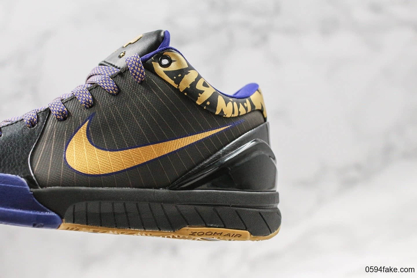 耐克Nike Zoom Kobe 4纯原版本科比4代字母涂鸦及时行乐专业实战篮球鞋内置碳板+Zoom气垫缓震 货号：354187-001