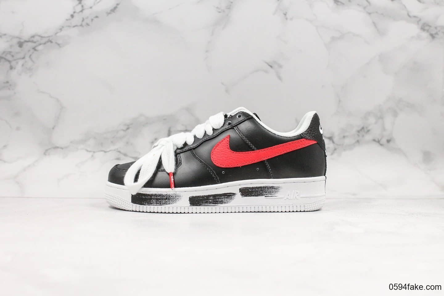 耐克Nike Air Force 1 x PEACEMINUSONE权志龙联名款空军一号小雏菊红勾配色原厂原盒配件齐全 货号：AQ3692-002