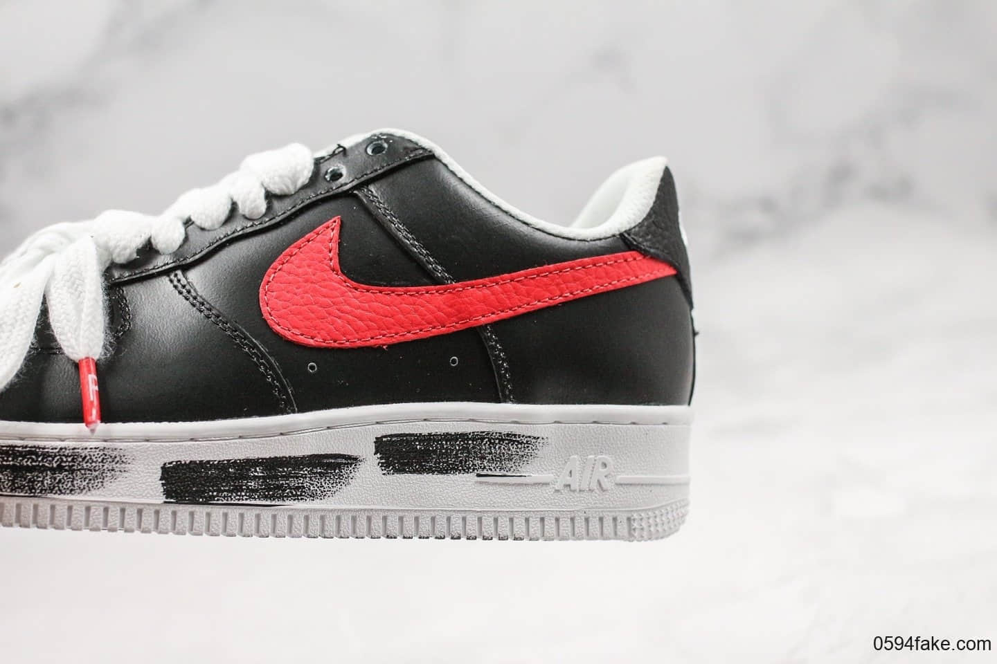 耐克Nike Air Force 1 x PEACEMINUSONE权志龙联名款空军一号小雏菊红勾配色原厂原盒配件齐全 货号：AQ3692-002