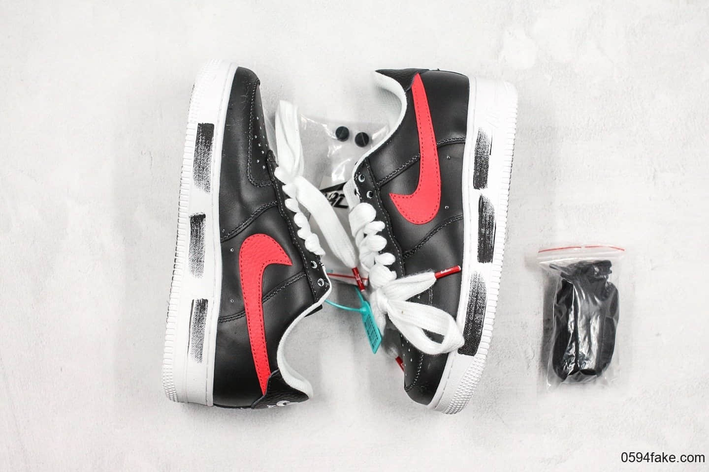 耐克Nike Air Force 1 x PEACEMINUSONE权志龙联名款空军一号小雏菊红勾配色原厂原盒配件齐全 货号：AQ3692-002