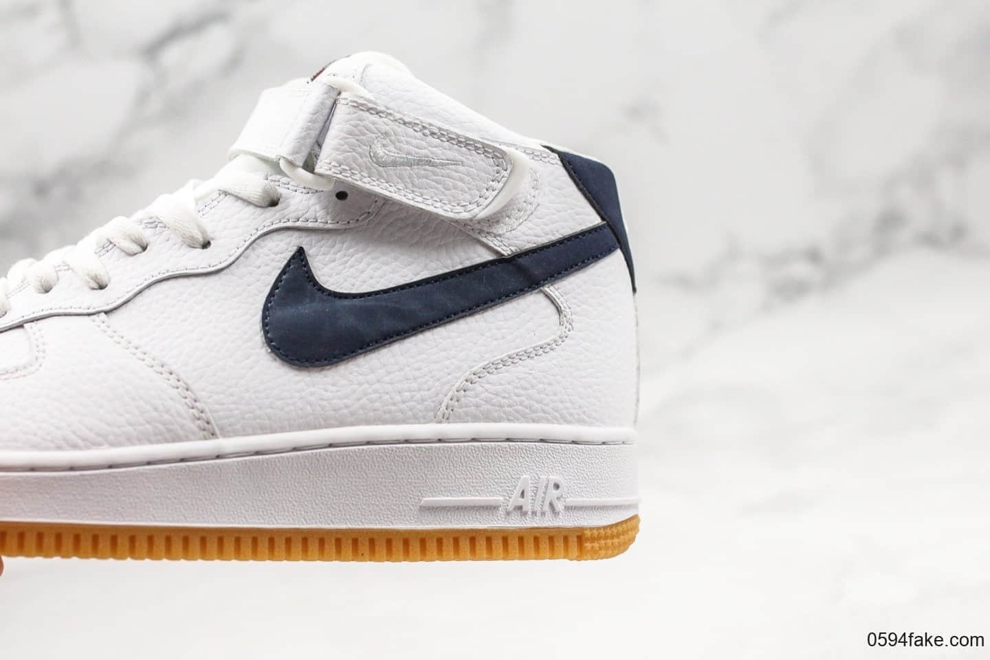 耐克Nike Air Force1 Mid纯原版本高帮空军一号海外发售款深蓝白生胶色内置solo气垫原鞋开模原材打造 货号：CI0058-100
