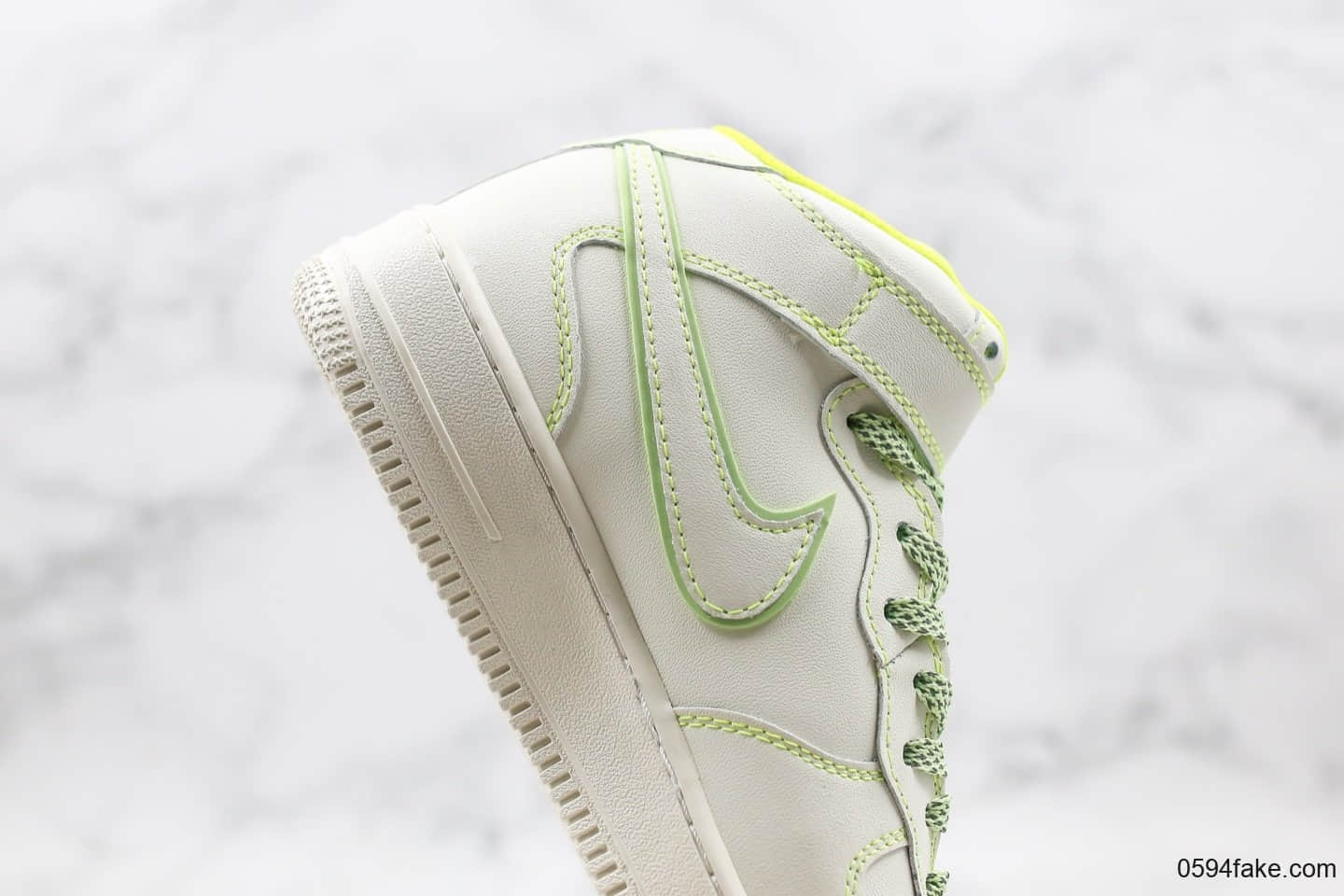耐克Nike Air Force 1 '07 LV8公司级版本AF1中帮3M反光满天星绿白配色原档案原装灰盒 货号：AA1118-012