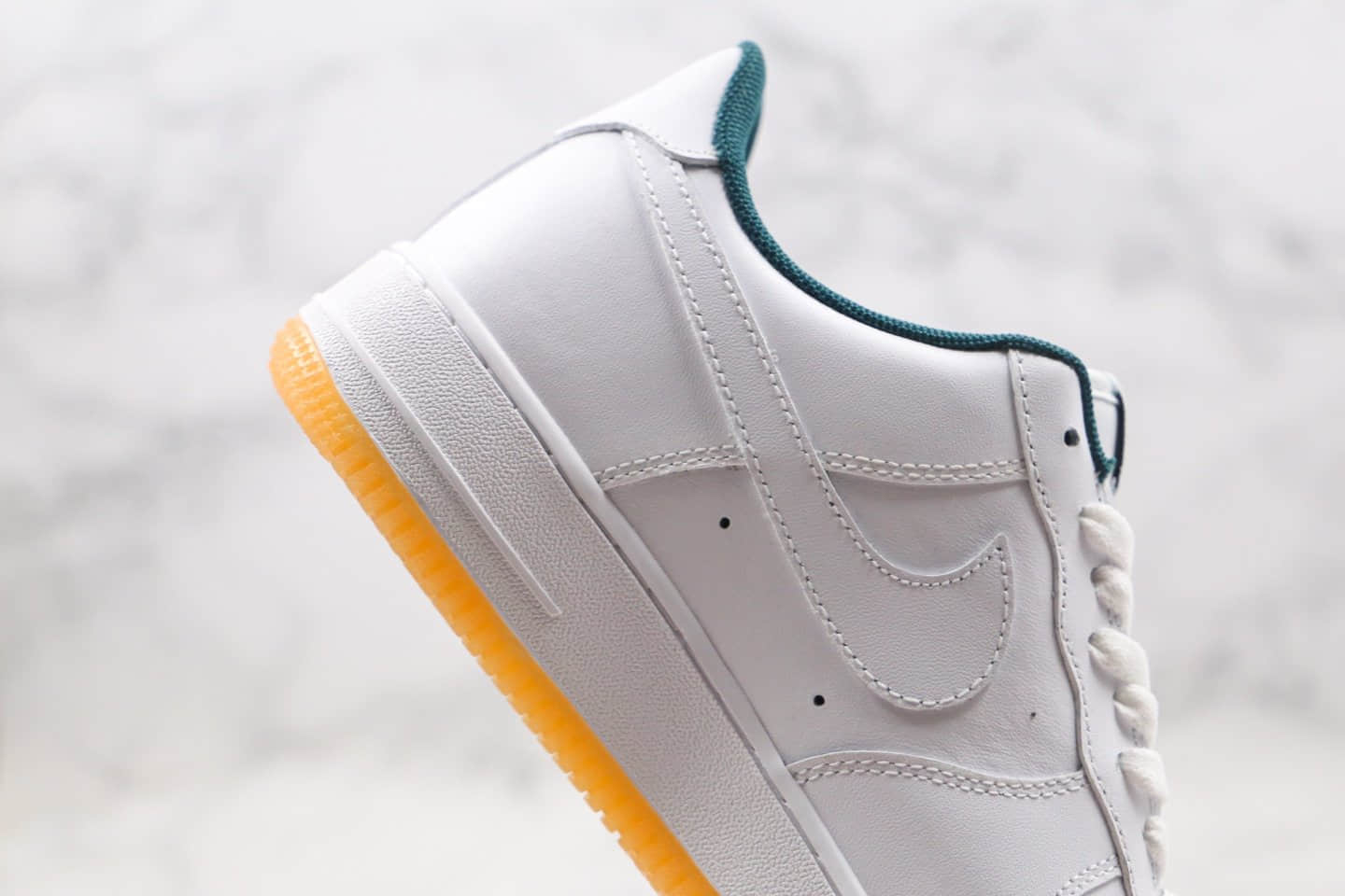 耐克Nike WMNS Air Force 1 '07纯原版本低帮空军一号生胶白蓝色内置气垫原盒原标 货号：AO8761-981