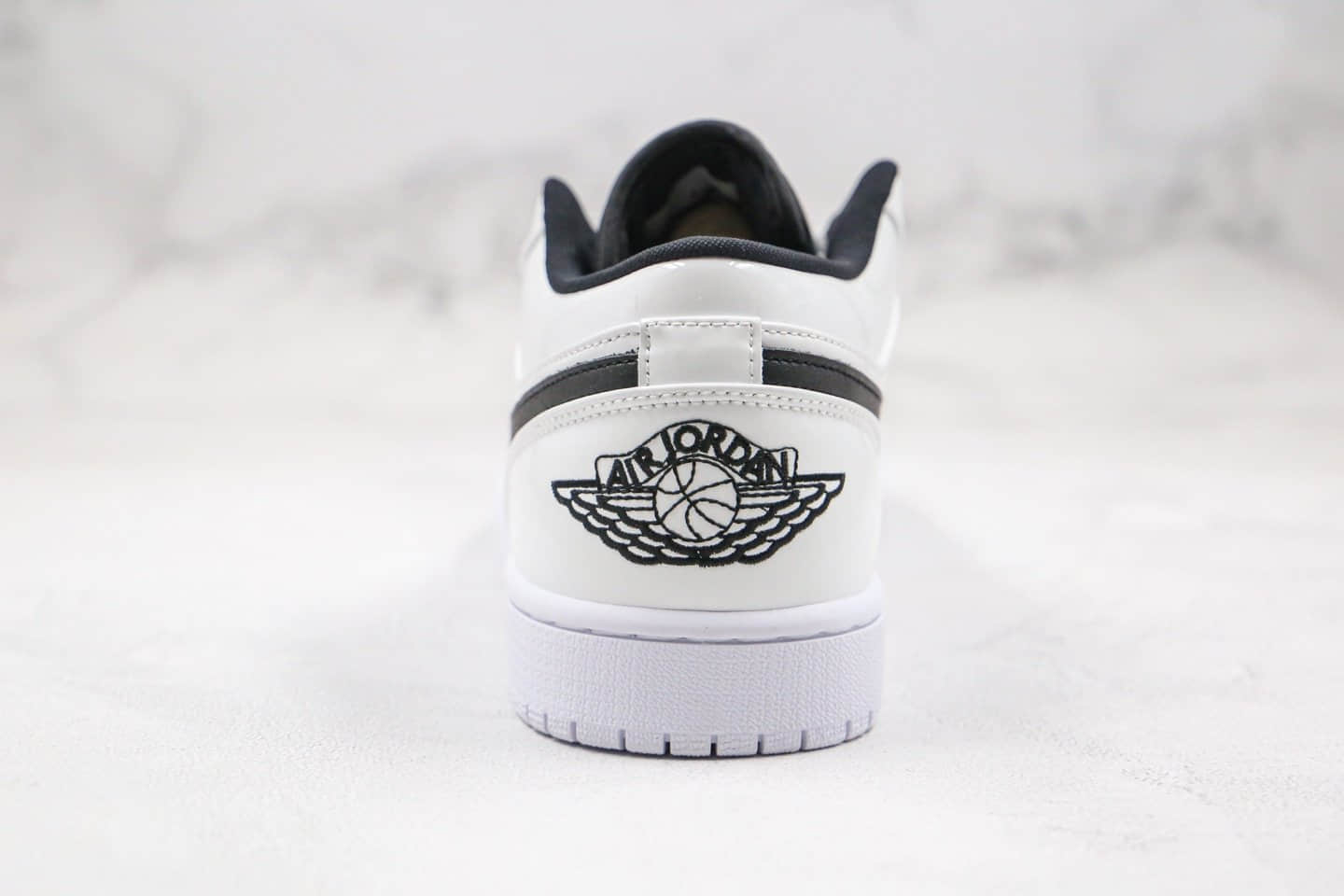 乔丹Air Jordan 1 Low WHITE BLACK纯原版本低帮AJ1漆皮拼接熊猫黑白配色内置气垫区别市面通货版本 货号：553560-103