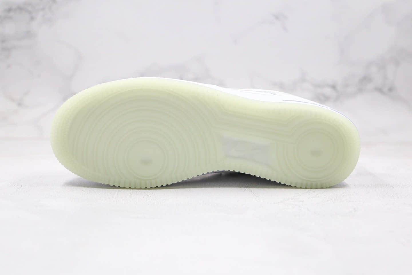 耐克Nike Air Force 1 '07纯原版本AF1空军一号夜光白色原盒内置气垫 货号：AO2132-101