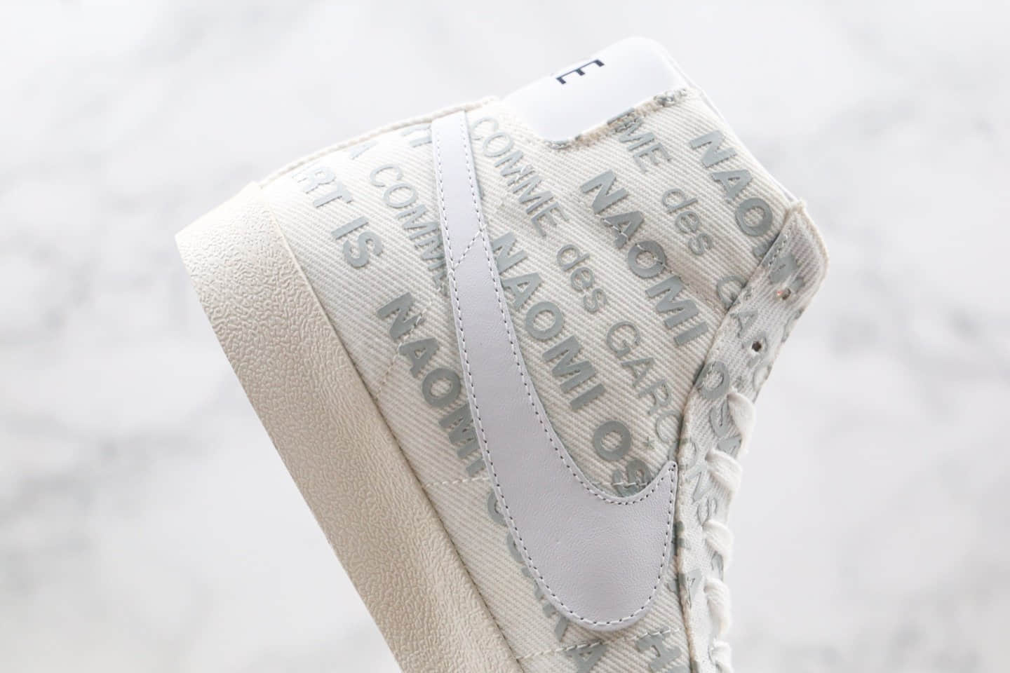 耐克Nike Blazer x Naomi Osaka x CDG纯原版本中帮开拓者川久保玲大坂直美三方联名款白灰色涂鸦板鞋原盒原标 货号：DA5383-100