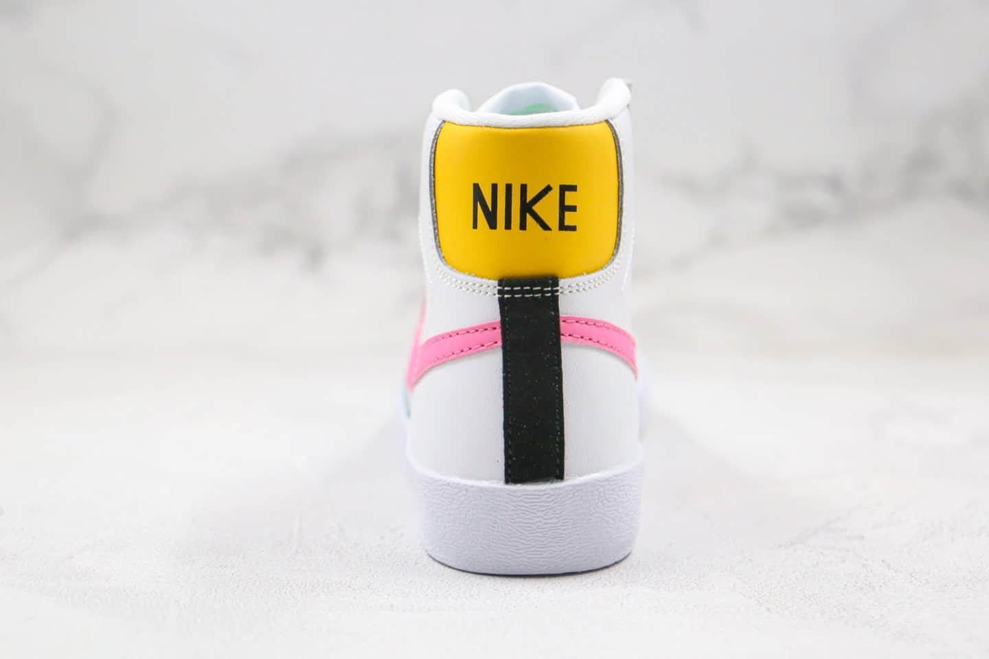 耐克Nike Blazer Mid '1977 Vintage纯原版本开拓者高帮板鞋白蓝粉色正确鞋底咬花 货号：DA4295-100