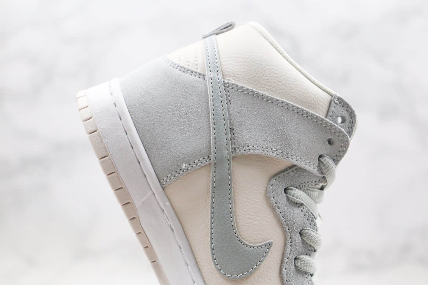 耐克Nike SB Dunk High纯原版本高帮SB休闲板鞋米白灰色内置气垫 货号：BQ6826-101