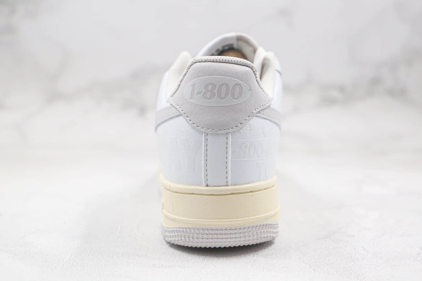 耐克Nike Air Force 1 '07 Premium Toll Free纯原版本低帮空军一号1-800字母英文涂鸦电话机板鞋原楦头纸板打造 货号：CJ1631-100