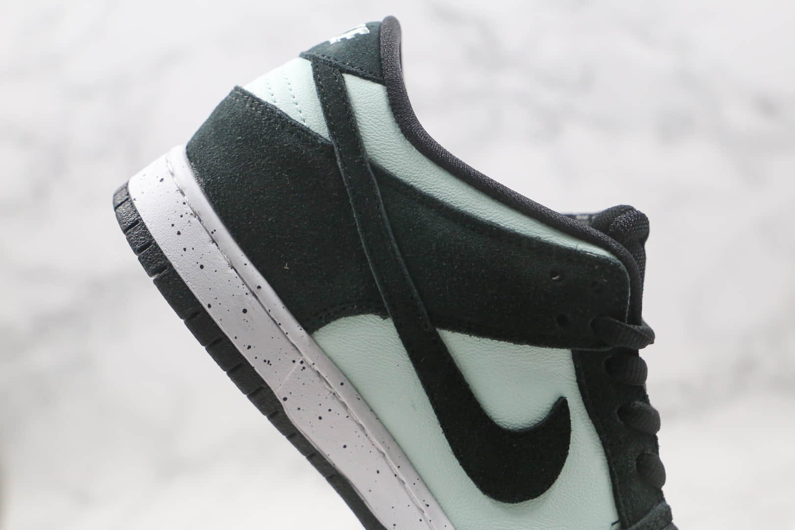 耐克Nike SB Dunk Barely Green纯原版本低帮SB DUNK黑浅绿小钻石板鞋内置后跟Zoom气垫 货号：854866-003