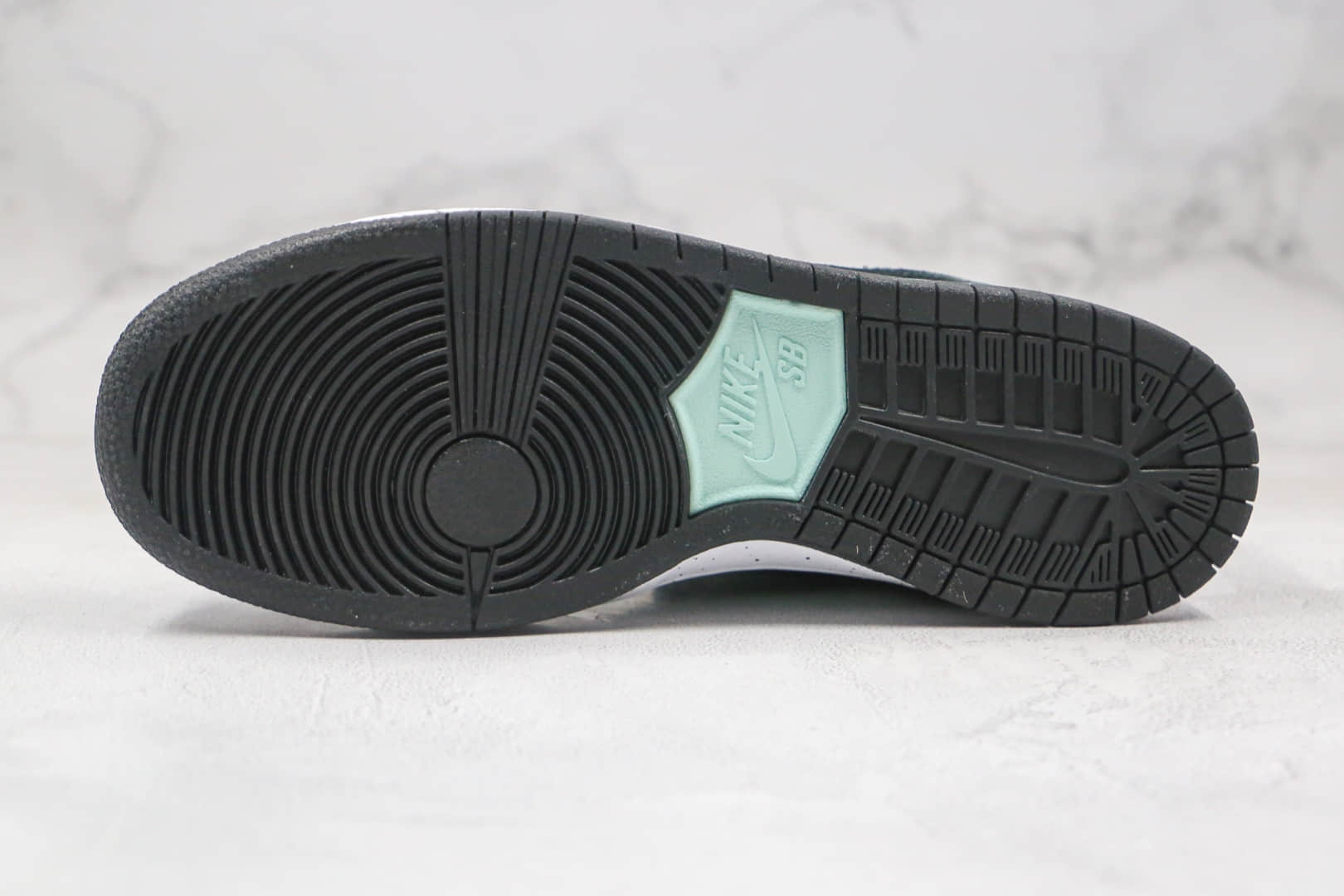 耐克Nike SB Dunk Barely Green纯原版本低帮SB DUNK黑浅绿小钻石板鞋内置后跟Zoom气垫 货号：854866-003