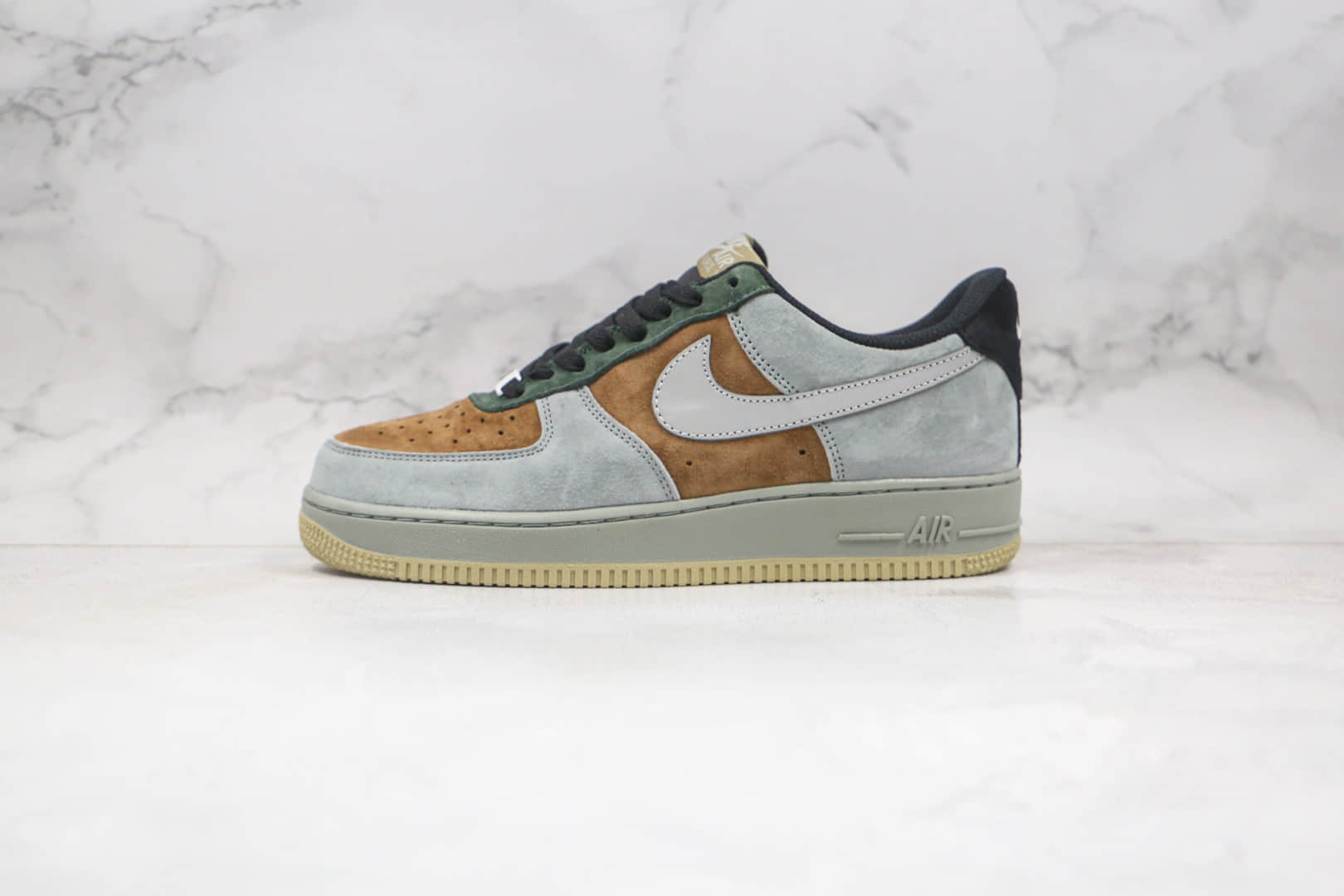耐克Nike Air Force 1 Low Christmas纯原版本低帮空军一号圣诞节配色板鞋内置气垫原盒原标 货号：CQ5059-101