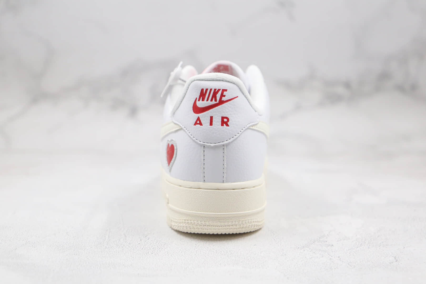 耐克Nike Air Force1 LOW纯原版本低帮空军一号爱心板鞋原盒原标内置气垫 货号：DD7117-100