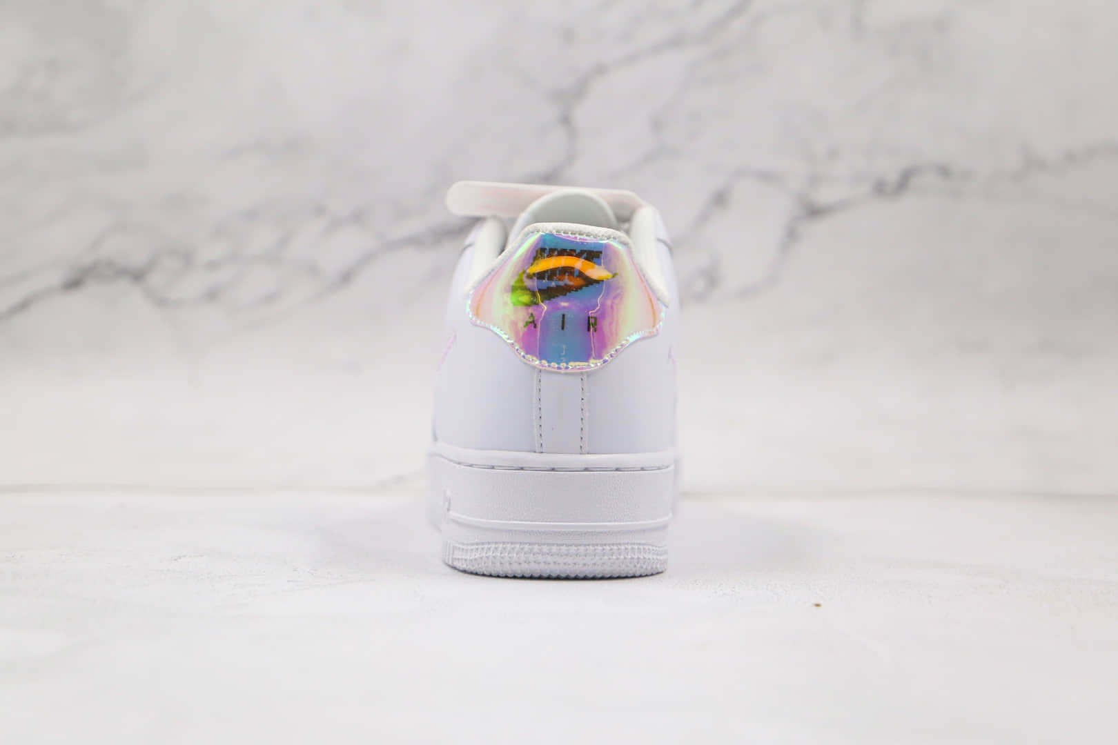 耐克Nike Air Force 1 LV8纯原版本低帮空军一号白镭射板鞋原盒原标正确鞋面镭射标 货号：CW1577-100