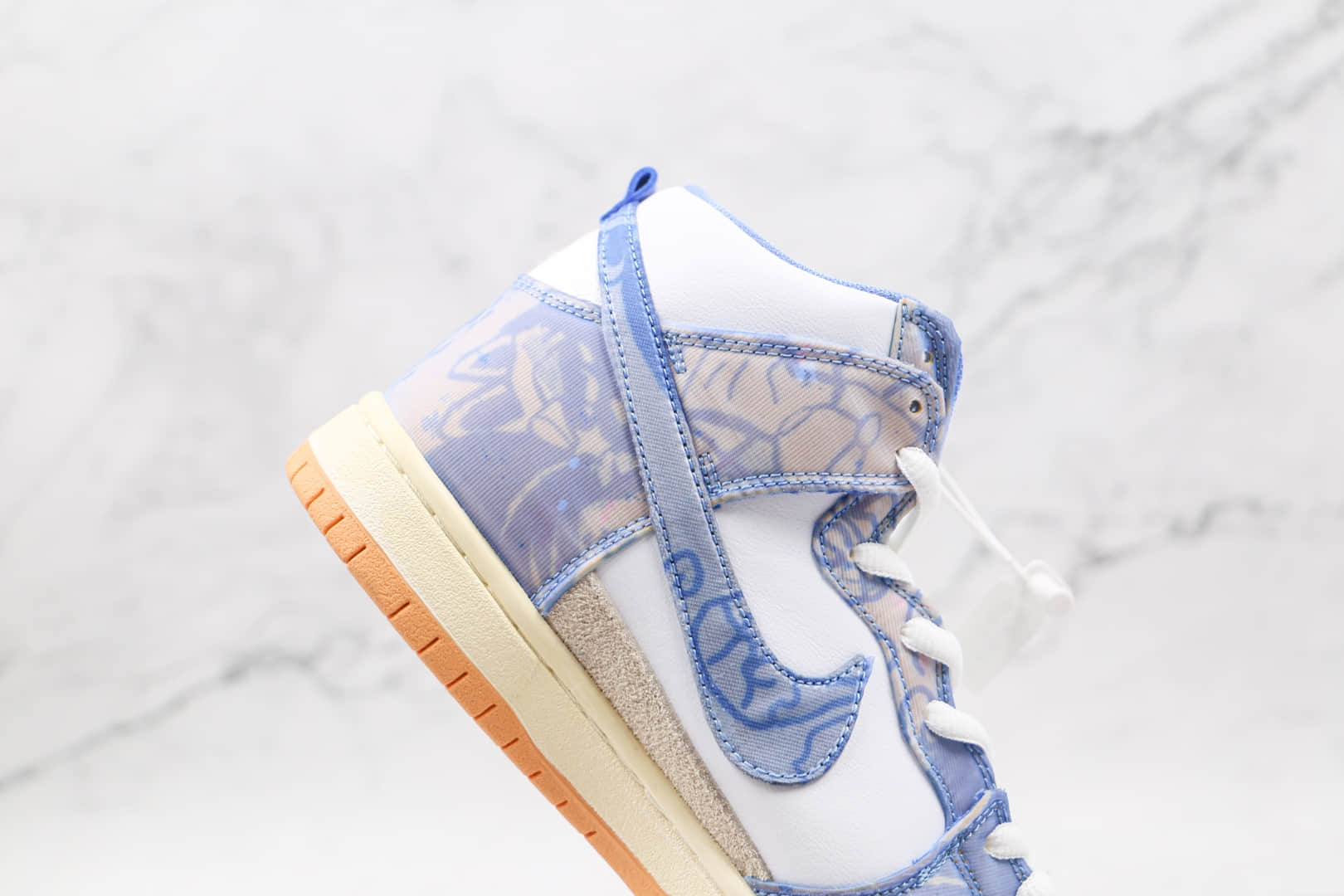 耐克Nike SB Dunk High x Carpet Company联名款纯原版本高帮SB DUNK白蓝地毯刮刮乐板鞋原楦头纸板打造 货号：CV1677-100