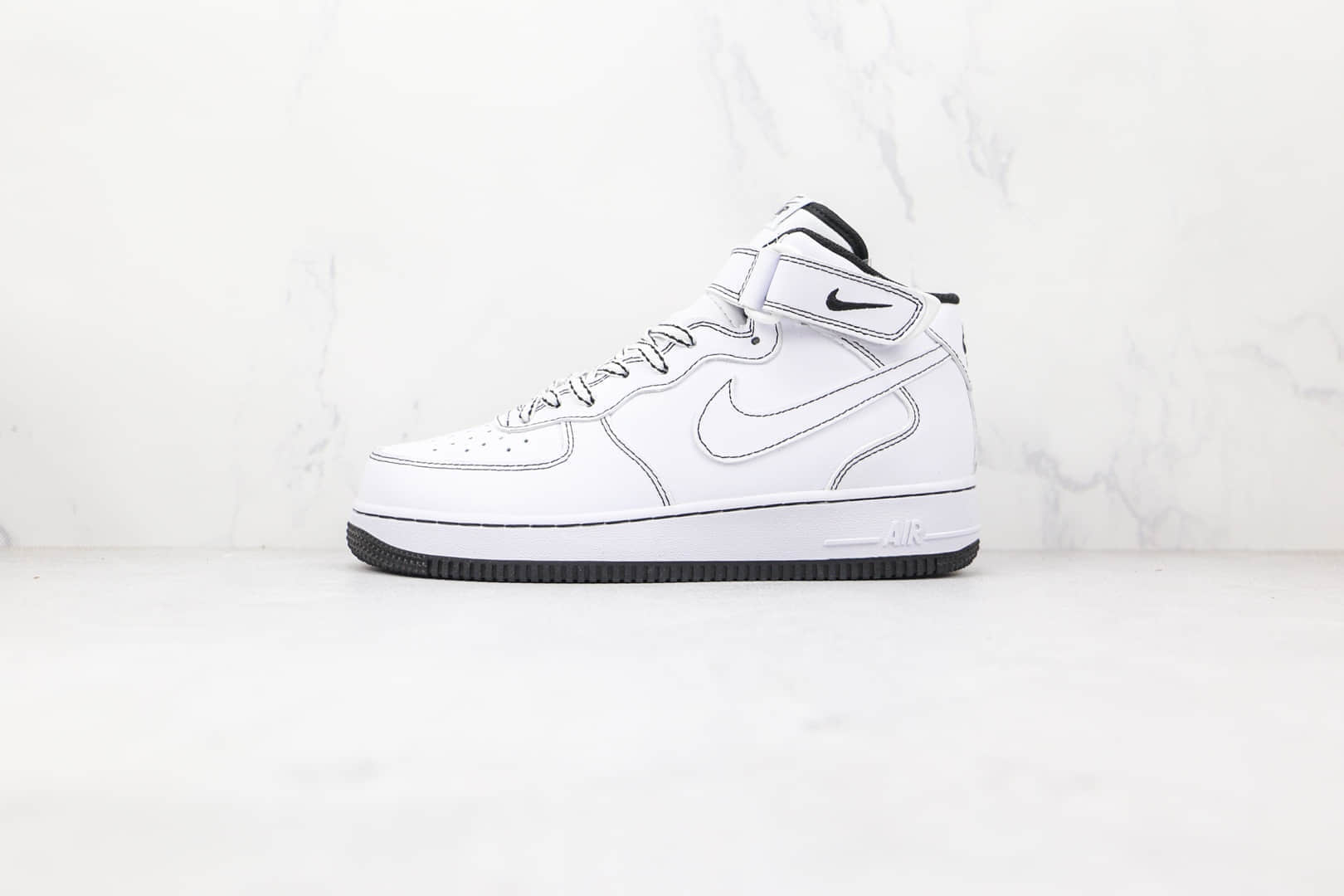 耐克Nike Air Force 1 Mid纯原版本中帮空军一号二次元黑白缝线板鞋内置气垫 货号：CV1724-104