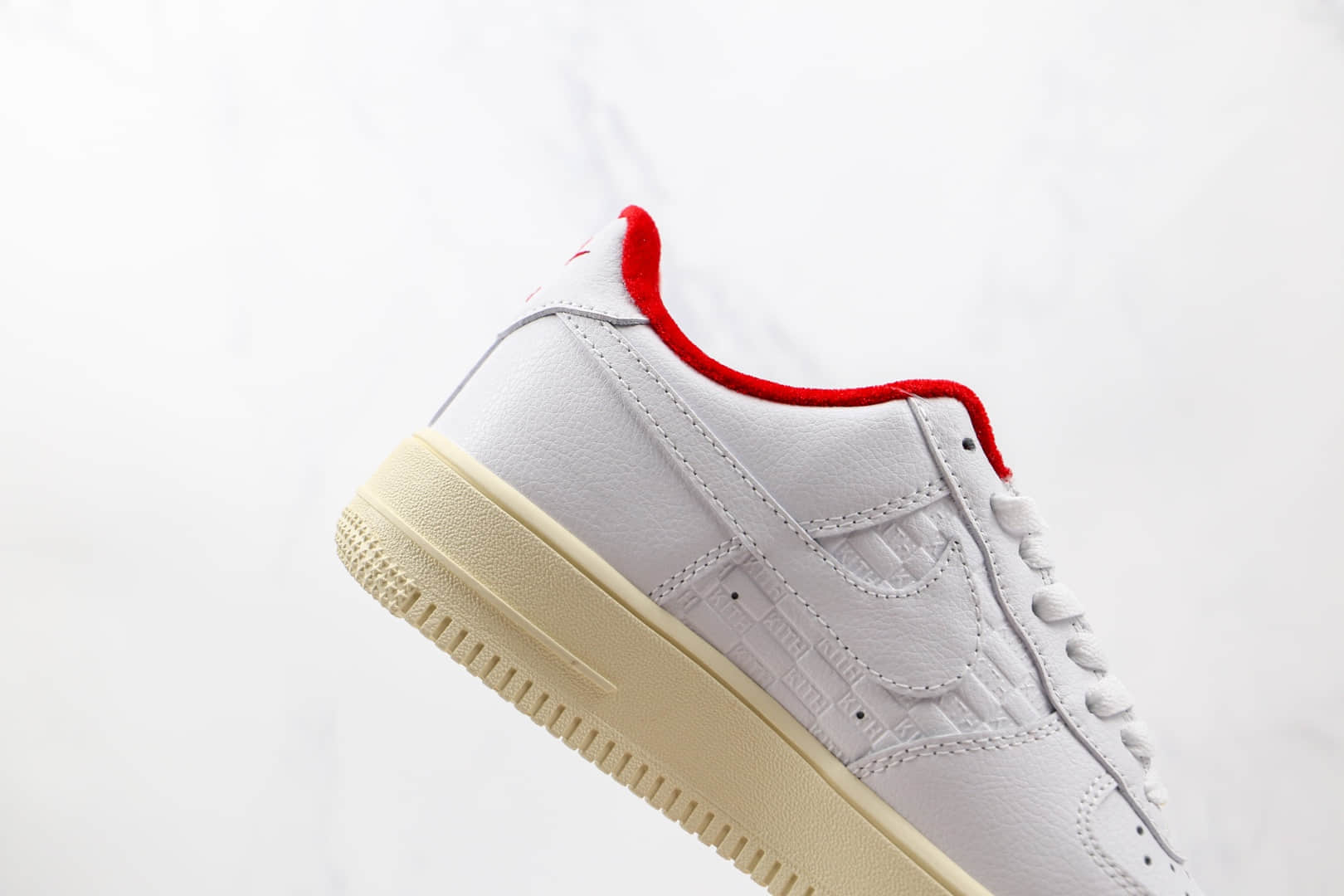 耐克Nike Air Force 1 Low x Kith联名款纯原版本低帮空军一号白红色板鞋内置气垫 货号：CZ7926-100