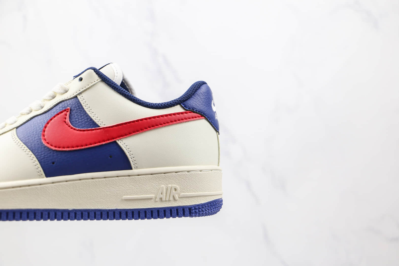 耐克Nike AIR FMRCE 1纯原版本低帮空军一号白蓝红色板鞋内置气垫 货号：CW2288-901