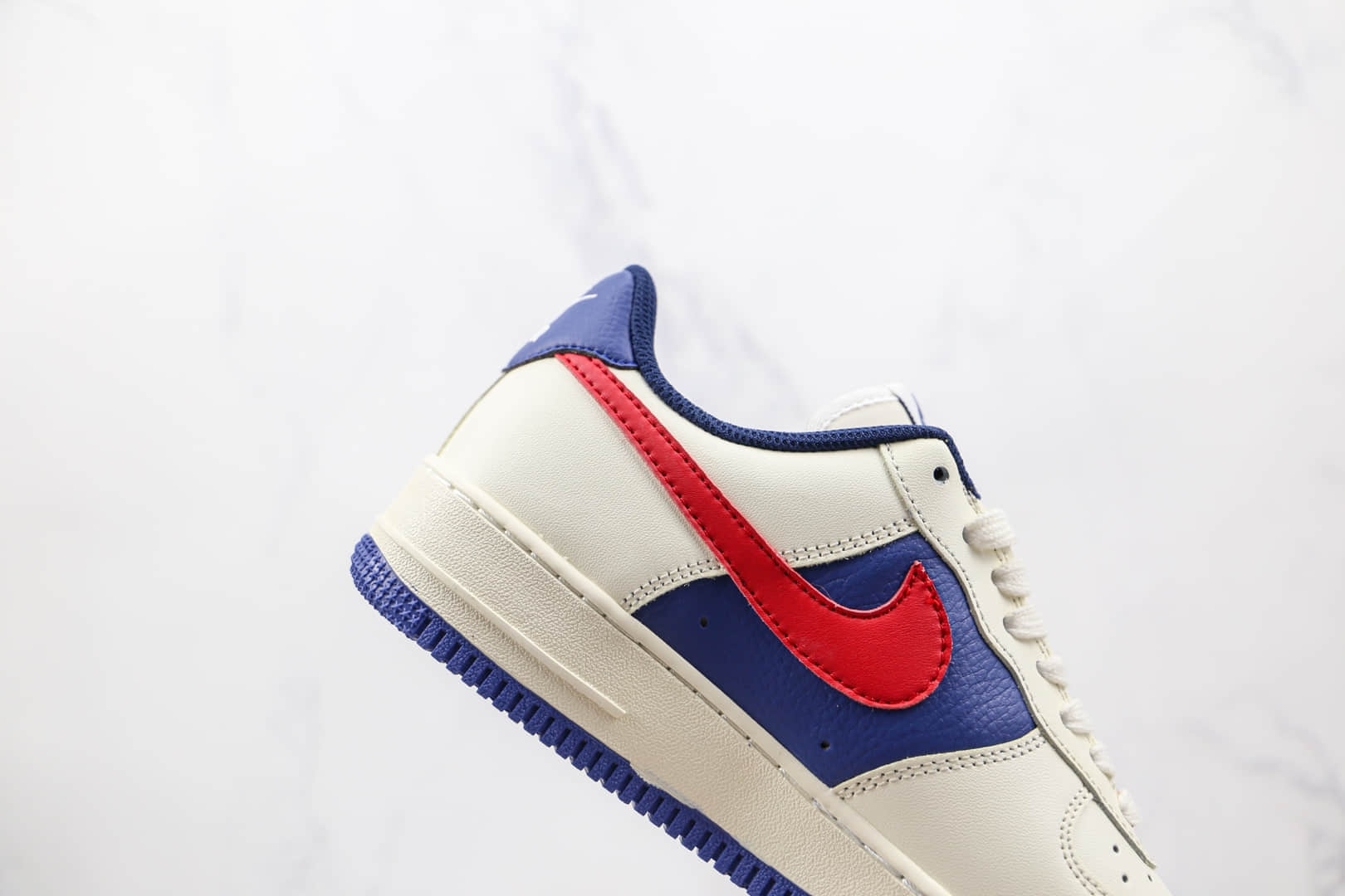 耐克Nike AIR FMRCE 1纯原版本低帮空军一号白蓝红色板鞋内置气垫 货号：CW2288-901