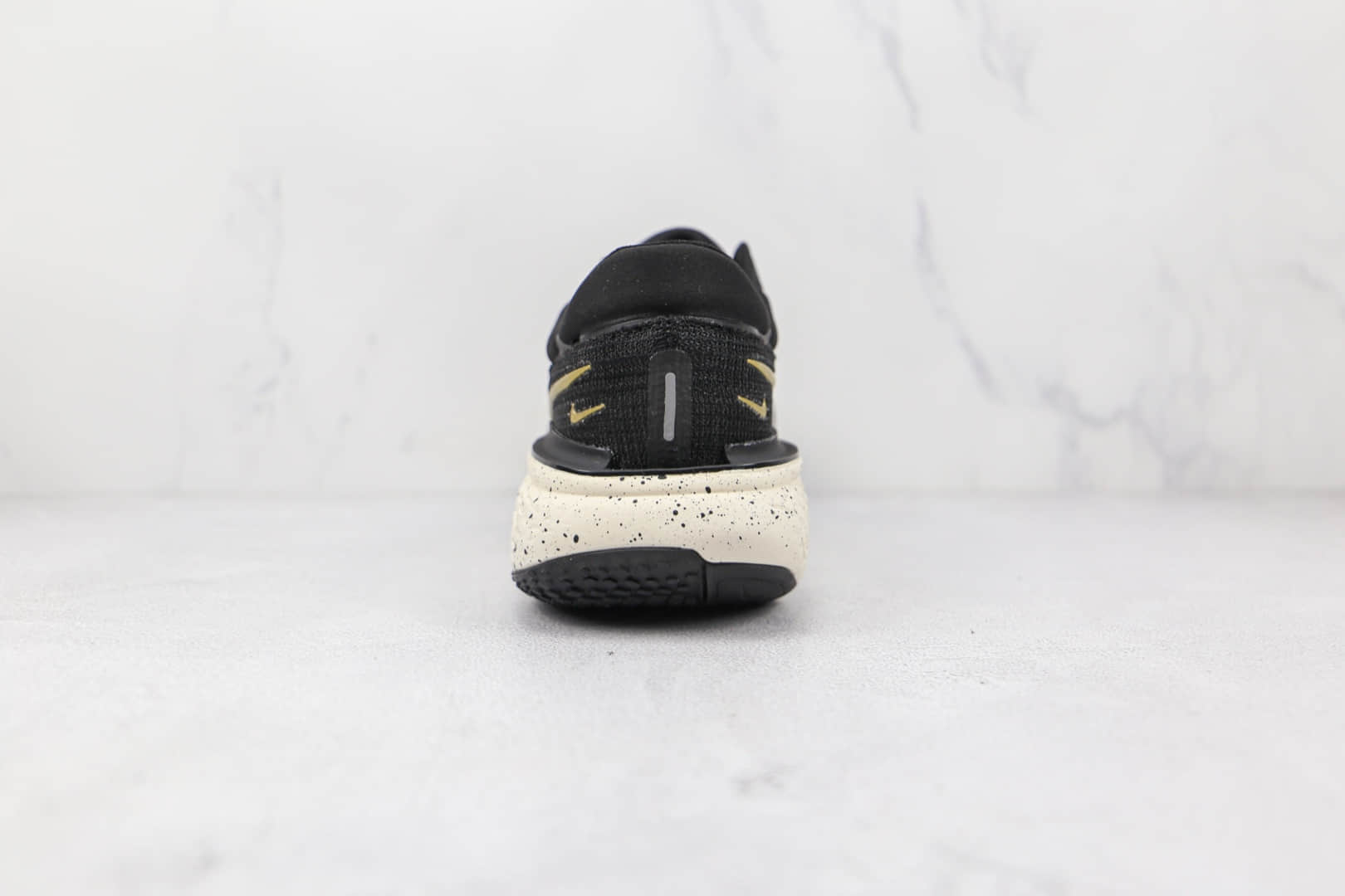 耐克Nike ZoomX Invincible Run FK纯原版本黑金色编织透气FK跑步鞋原档案数据开发 货号：CT2229-004