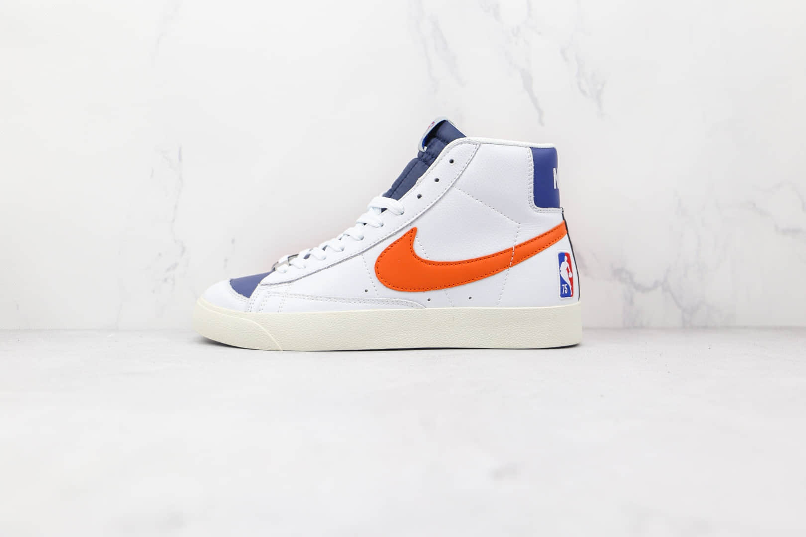 耐克Nike Blazer Mid x NBA联名款纯原版本开拓者尼克斯白蓝橙色板鞋原楦头纸板打造 货号：DD8025-100