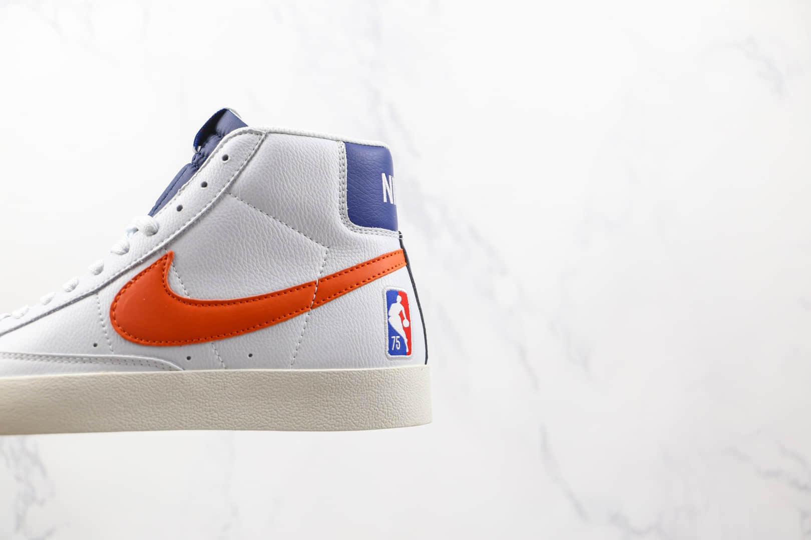 耐克Nike Blazer Mid x NBA联名款纯原版本开拓者尼克斯白蓝橙色板鞋原楦头纸板打造 货号：DD8025-100