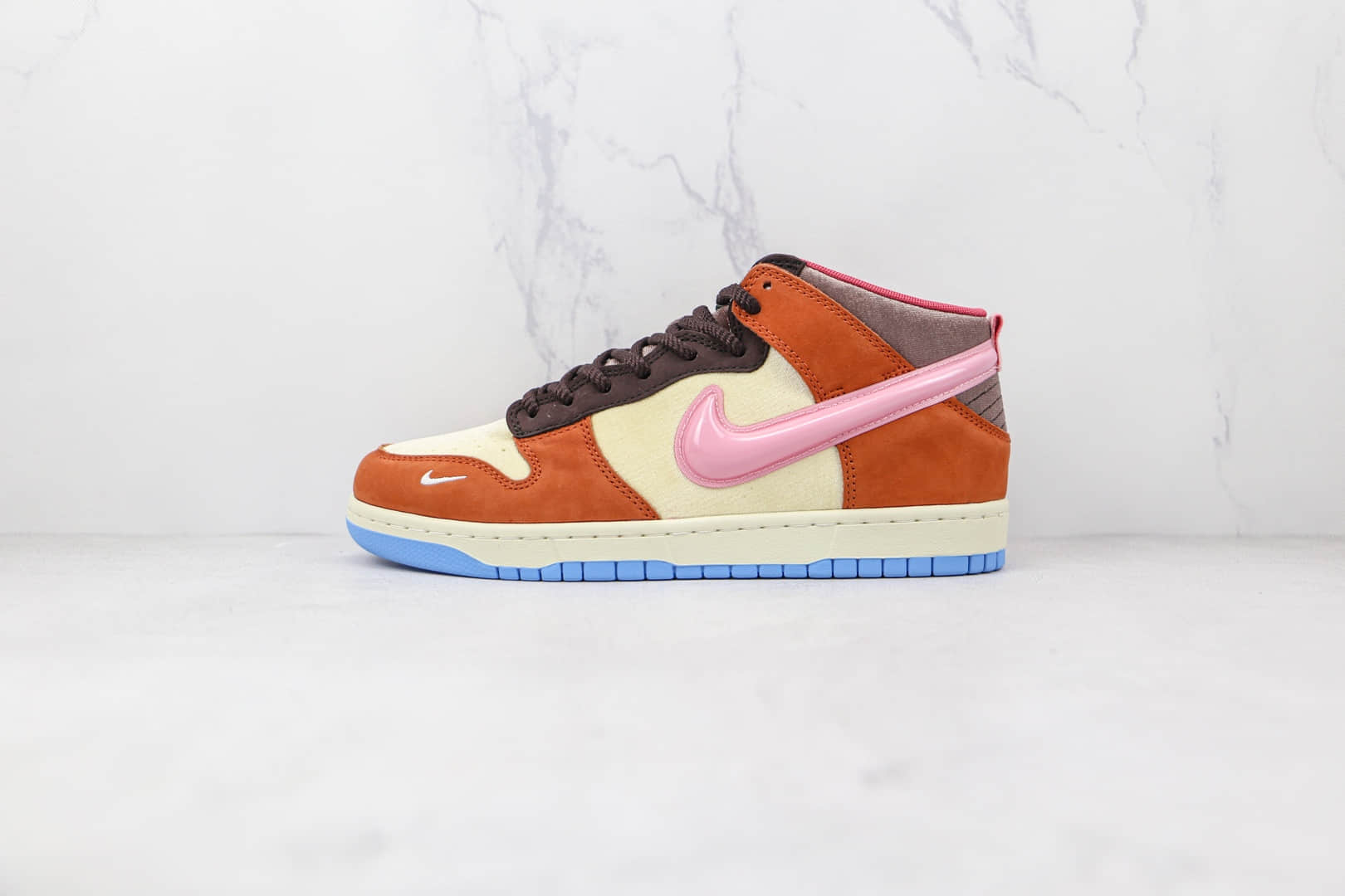 耐克Nike SB Dunk Mid x Social Status联名款纯原版本中帮SB DUNK巧克力牛奶果冻钩棕白粉色板鞋原盒原标 货号：DJ1173-700