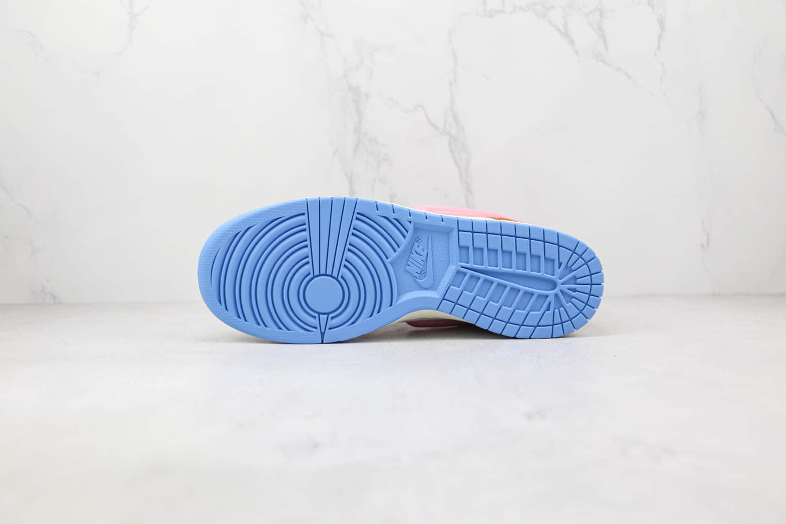 耐克Nike SB Dunk Mid x Social Status联名款纯原版本中帮SB DUNK巧克力牛奶果冻钩棕白粉色板鞋原盒原标 货号：DJ1173-700
