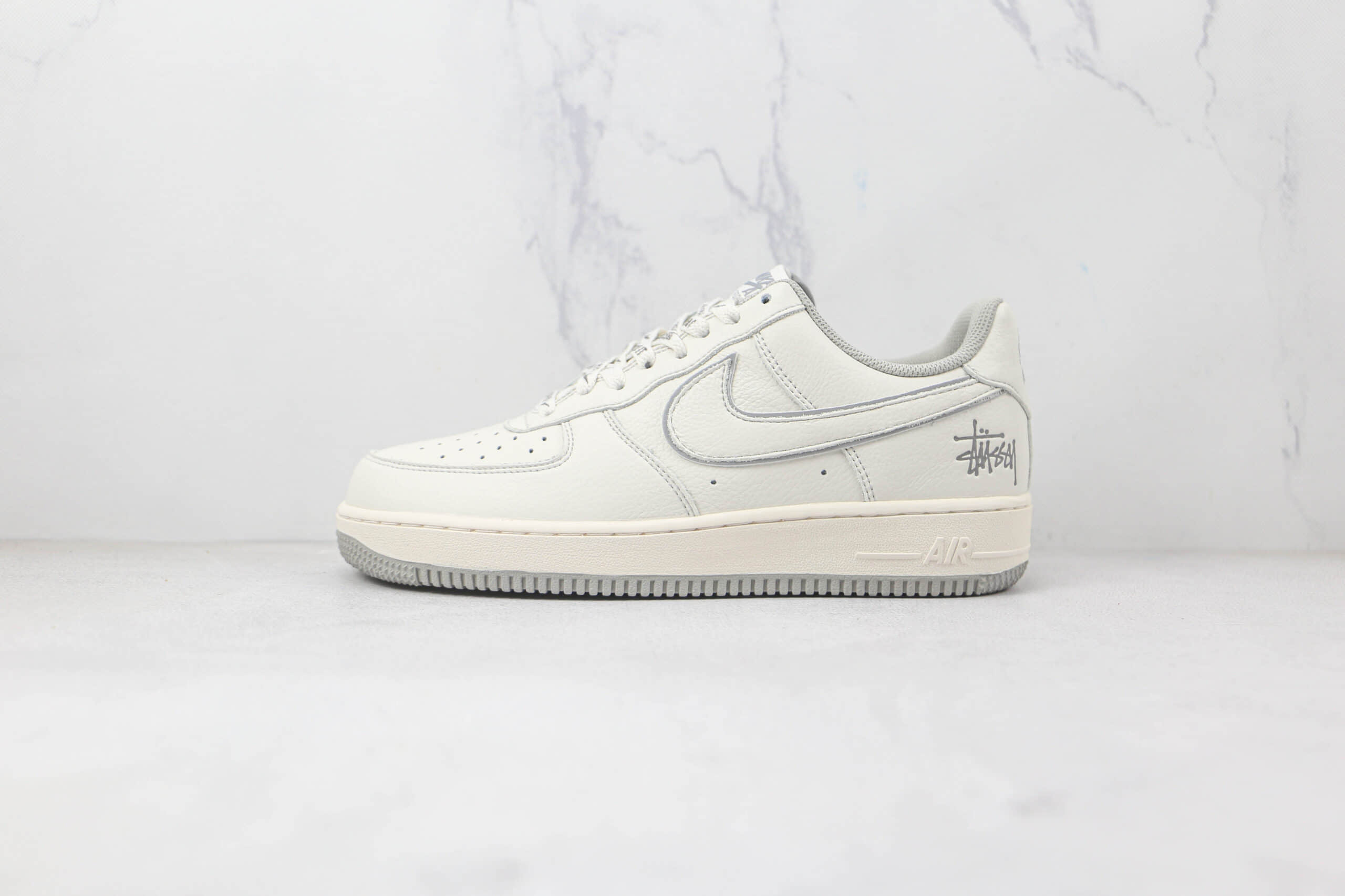 耐克Nike Air Force 1’07 Low纯原版本低帮空军一号斯图西联名款白灰色板鞋原楦头纸板打造 货号：UN1815-802