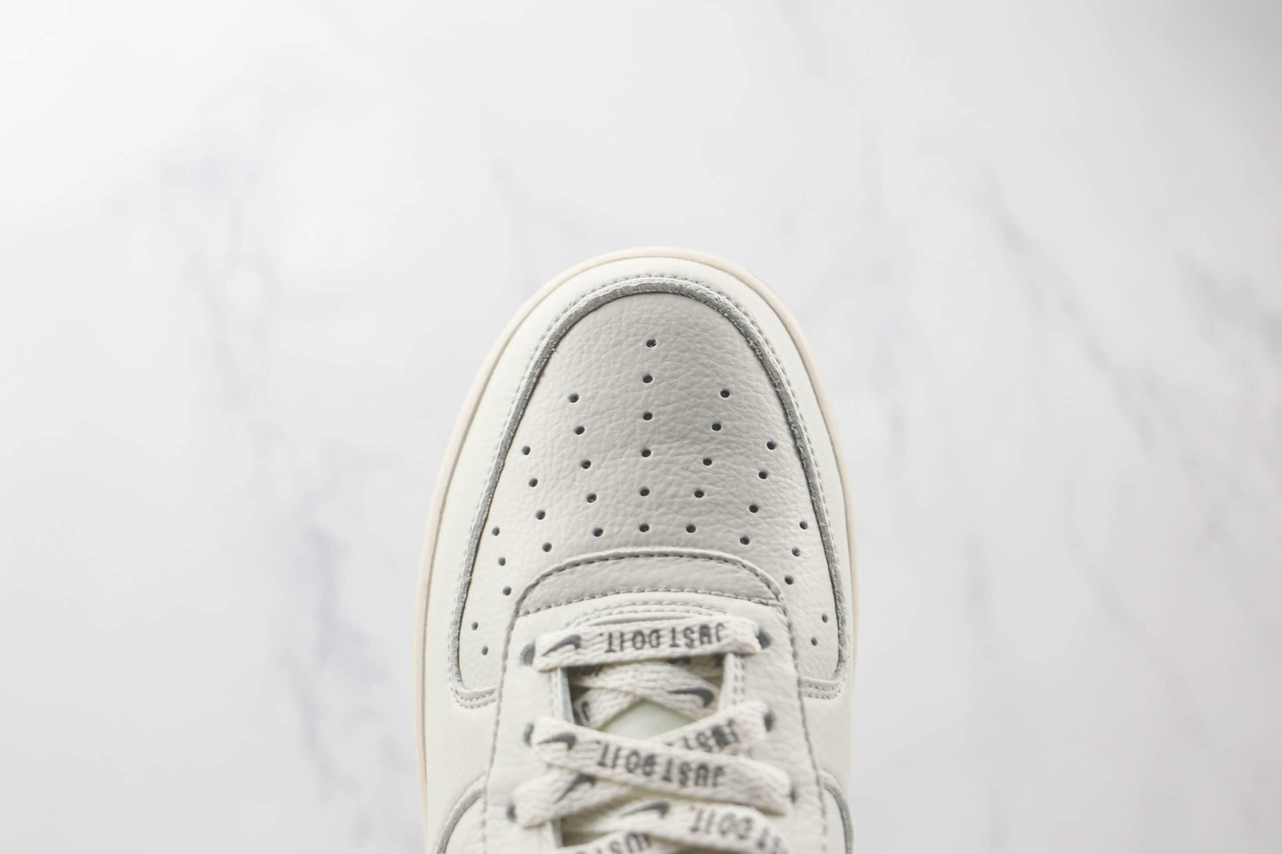 耐克Nike Air Force 1’07 Low纯原版本低帮空军一号斯图西联名款白灰色板鞋原楦头纸板打造 货号：UN1815-802