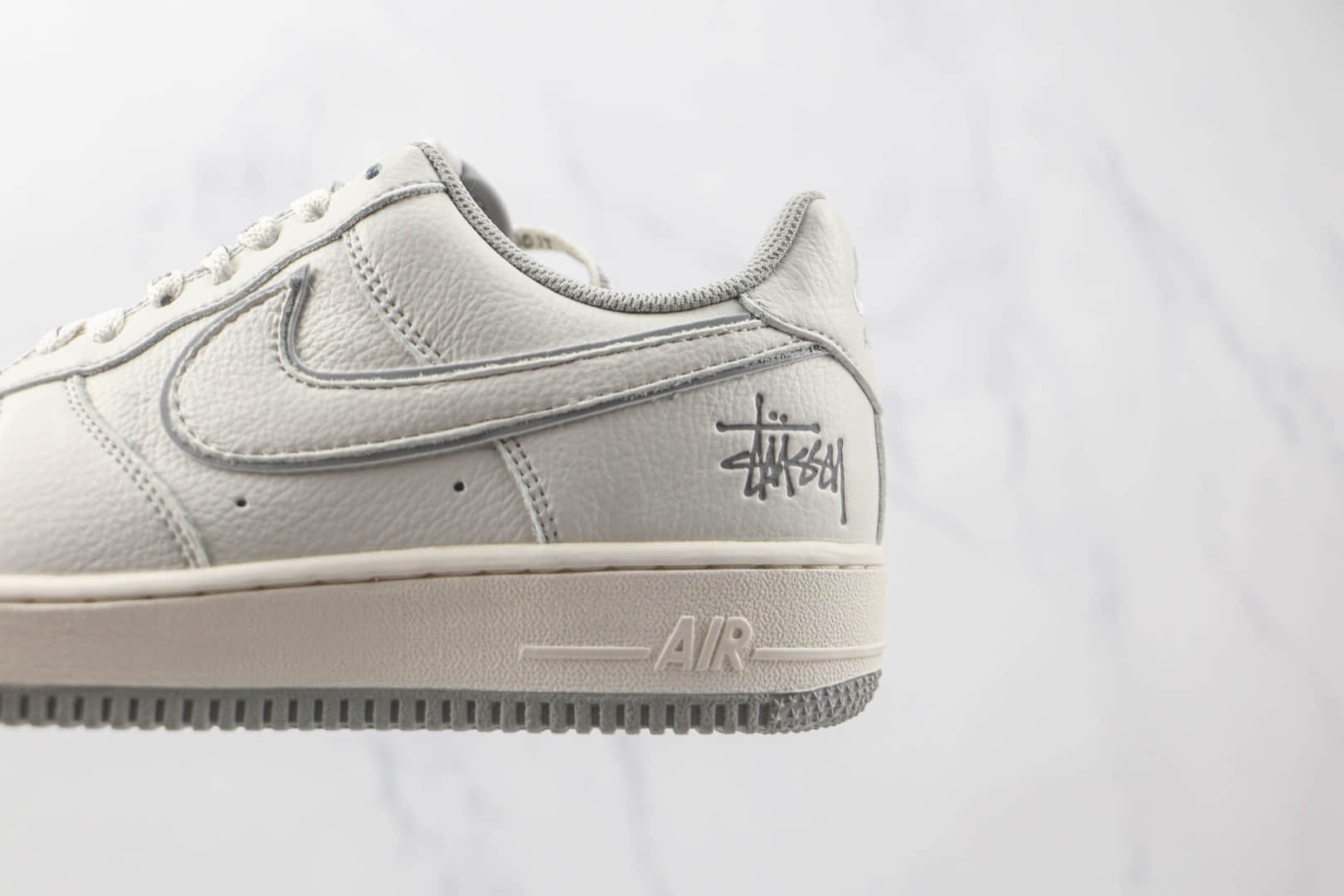 耐克Nike Air Force 1’07 Low纯原版本低帮空军一号斯图西联名款白灰色板鞋原楦头纸板打造 货号：UN1815-802