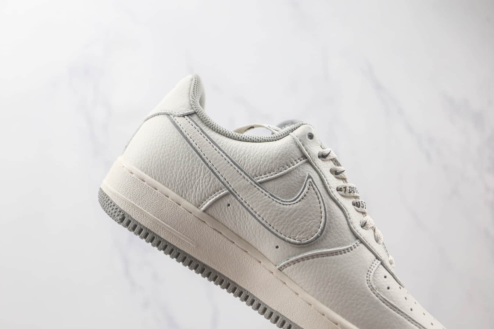 耐克Nike Air Force 1’07 Low纯原版本低帮空军一号斯图西联名款白灰色板鞋原楦头纸板打造 货号：UN1815-802