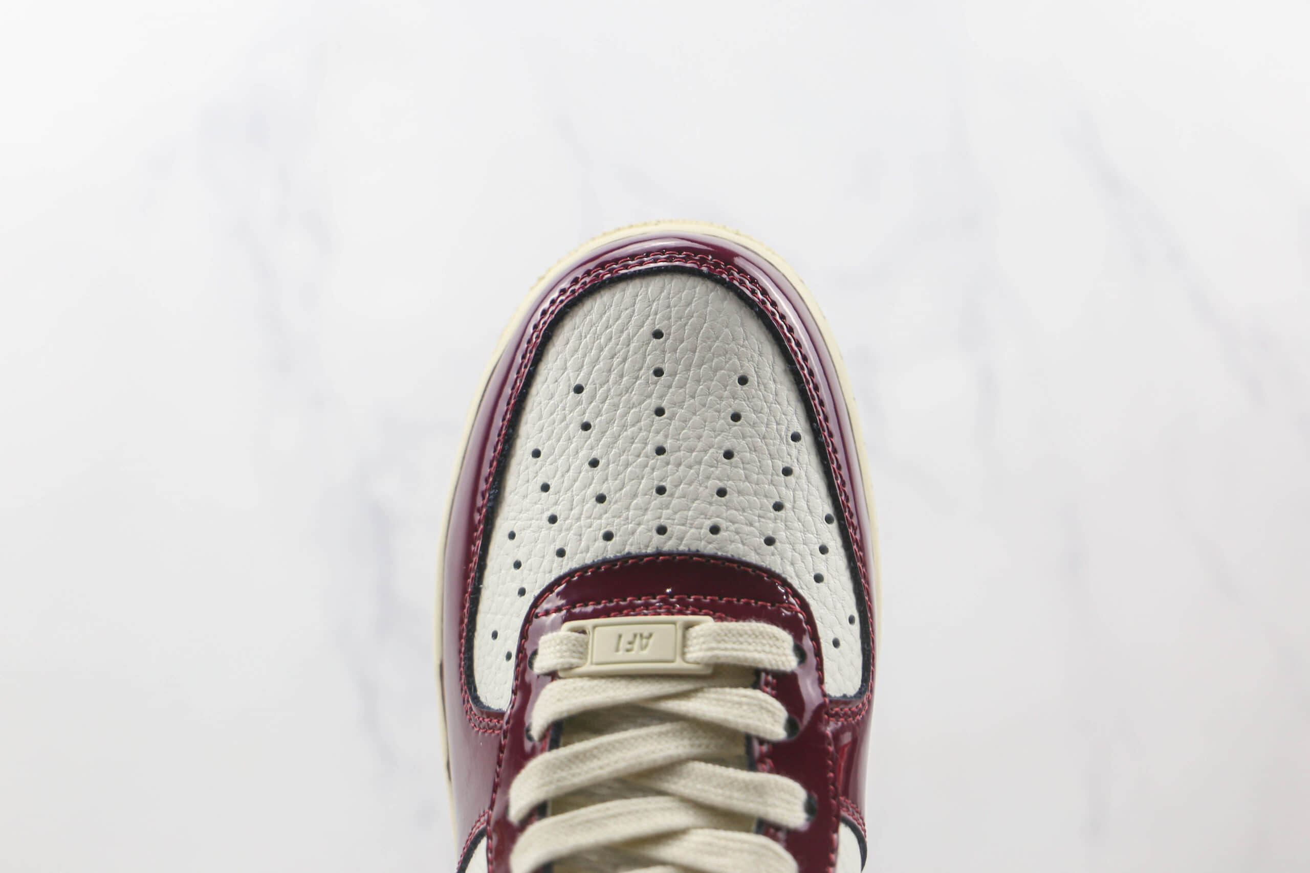 耐克Nike Air Force 1’07 Low纯原版本低帮空军一号漆皮酒红色板鞋内置气垫 货号：DQ8583-100