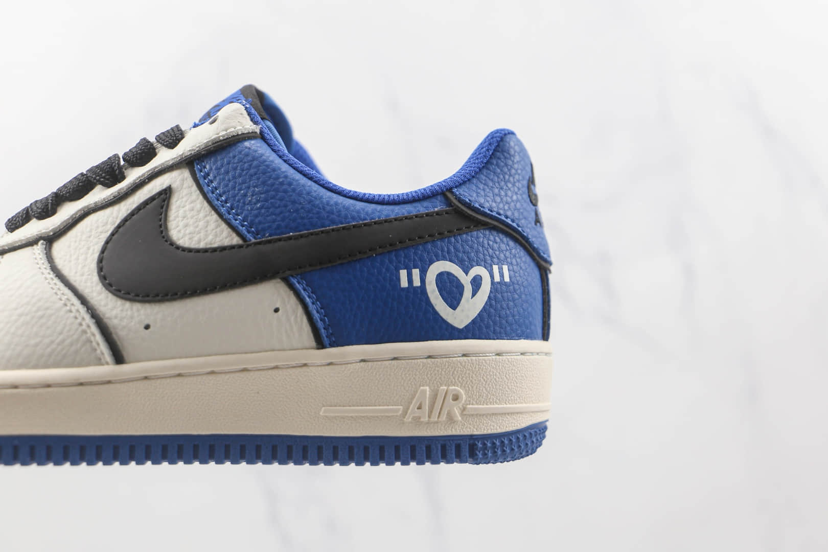 耐克Nike Air Force 1 07 Low纯原版本低帮空军一号白蓝爱心跳动的心配色板鞋内置气垫 货号：AL2236-300