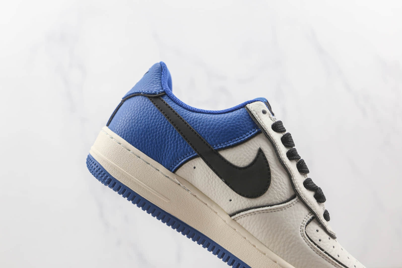 耐克Nike Air Force 1 07 Low纯原版本低帮空军一号白蓝爱心跳动的心配色板鞋内置气垫 货号：AL2236-300