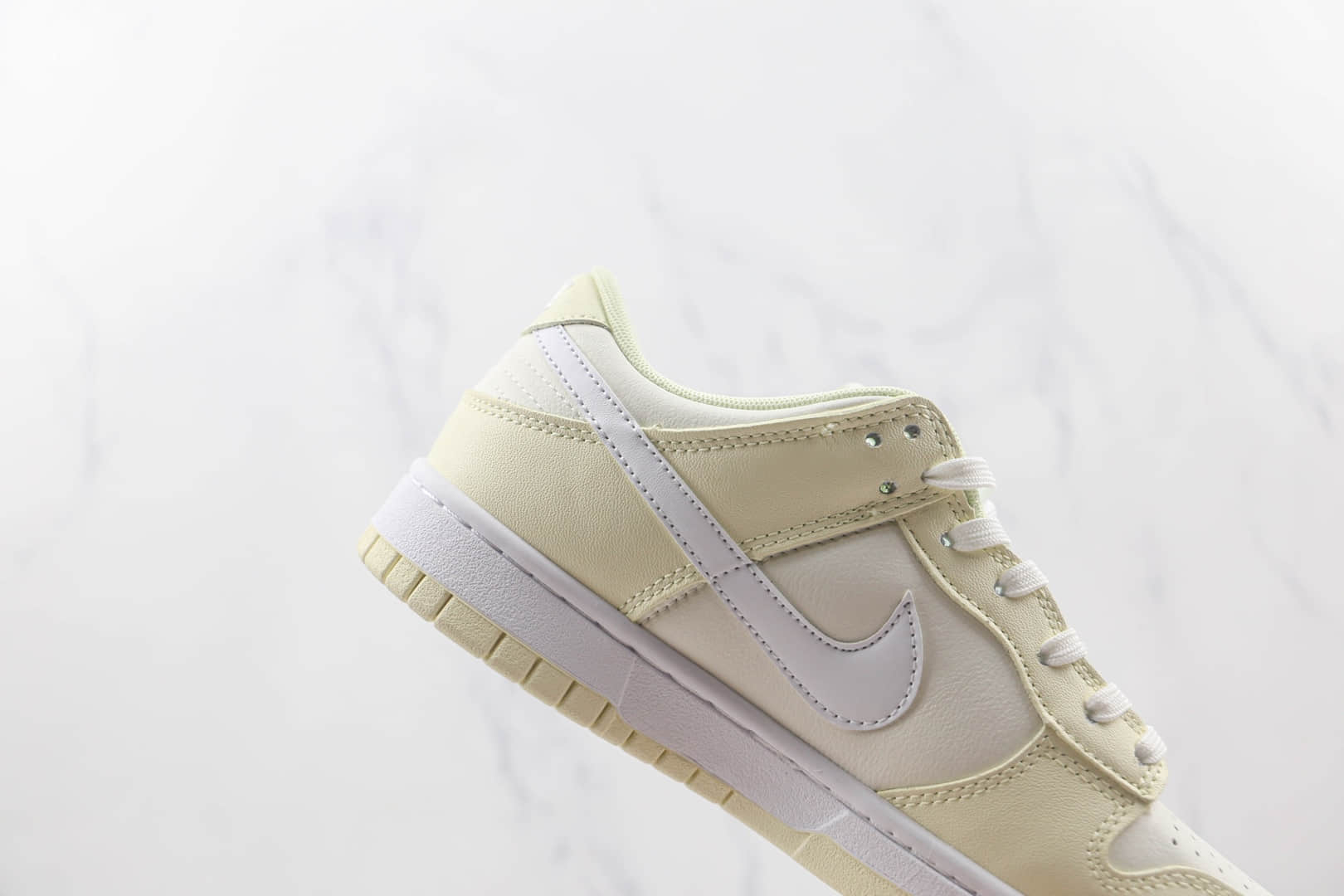 耐克Nike Dunk Low Coconut Milk纯原版本低帮DUNK椰奶配色板鞋原楦头纸板打造 货号：DJ6188-100