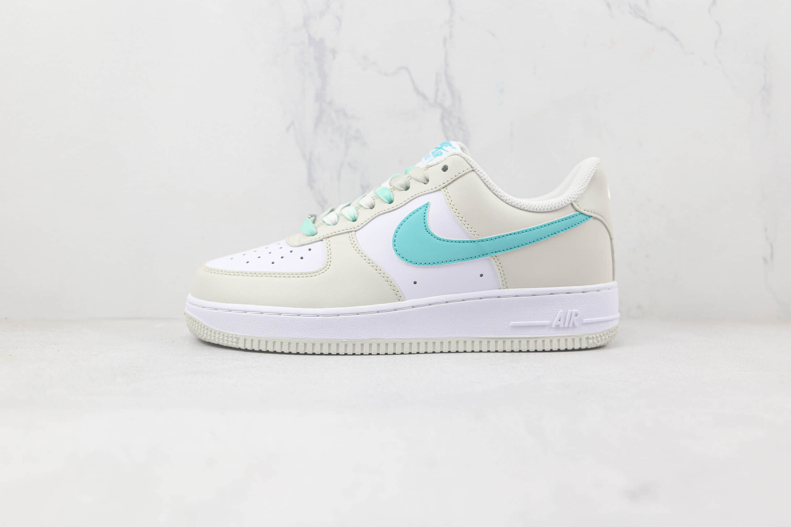 耐克Nike Air Force 1 07 Low纯原版本低帮空军一号绿勾板鞋内置气垫 货号：LZ6699-555