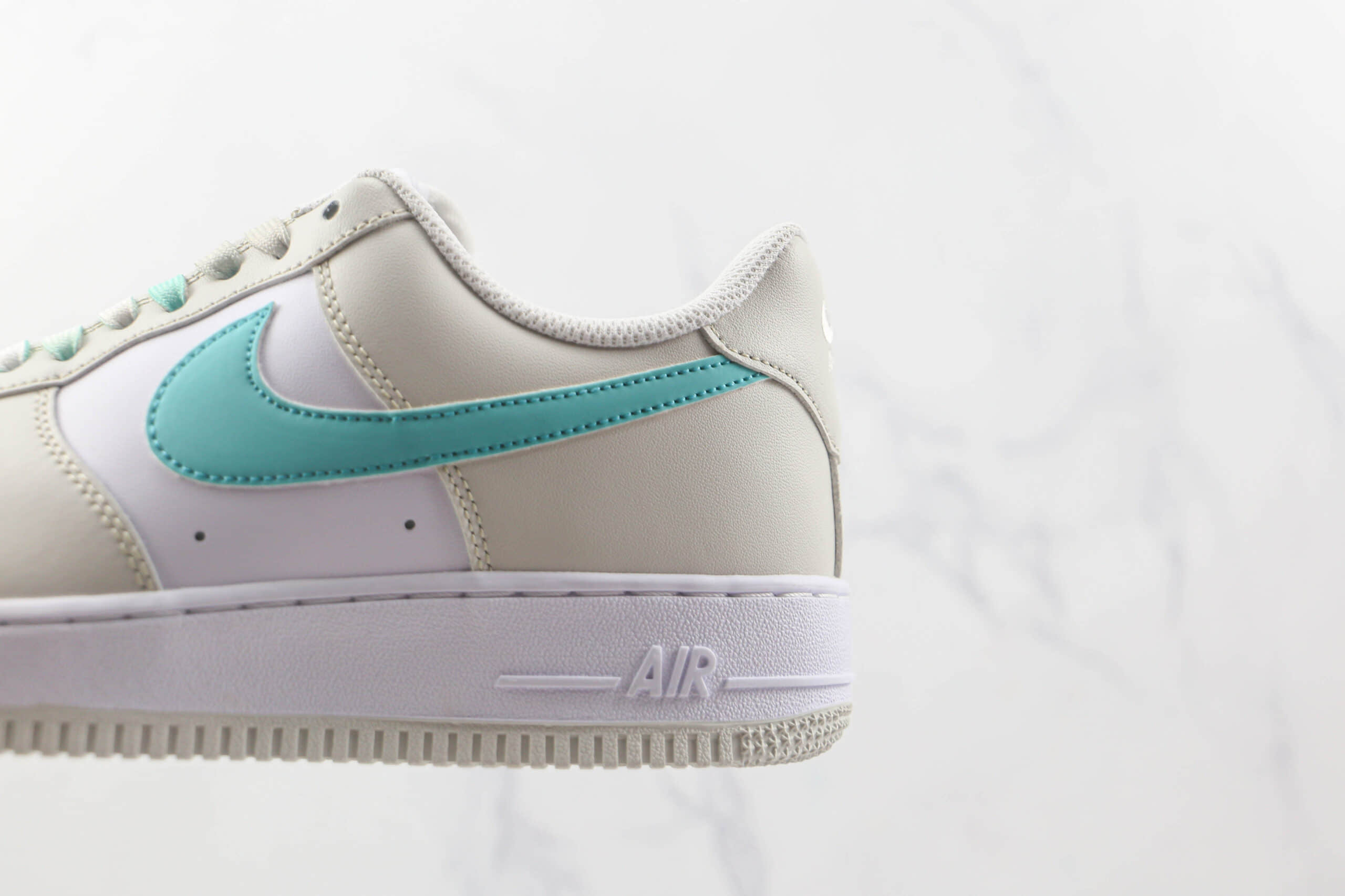 耐克Nike Air Force 1 07 Low纯原版本低帮空军一号绿勾板鞋内置气垫 货号：LZ6699-555
