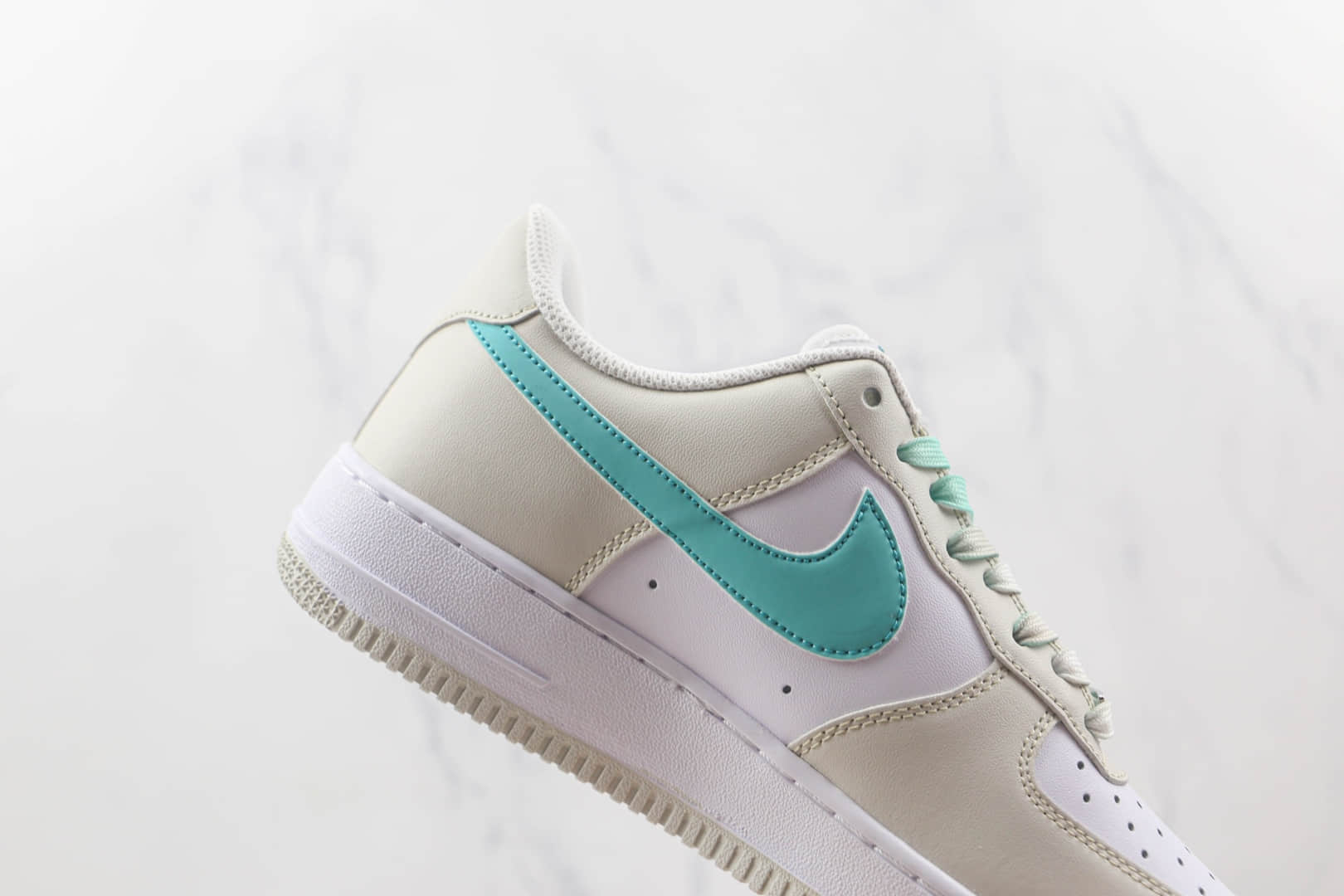 耐克Nike Air Force 1 07 Low纯原版本低帮空军一号绿勾板鞋内置气垫 货号：LZ6699-555