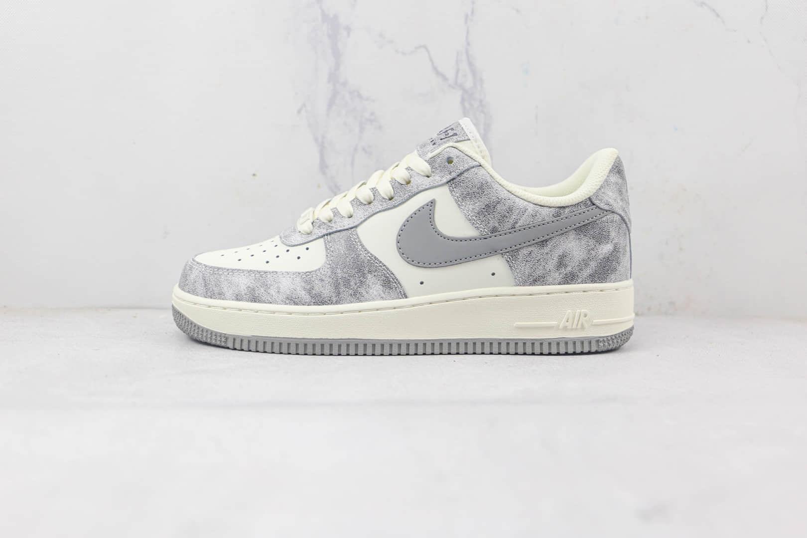 耐克Nike Air Force 1’07 Low纯原版本低帮空军一号迷雾配色板鞋内置气垫 货号：BL5866-901