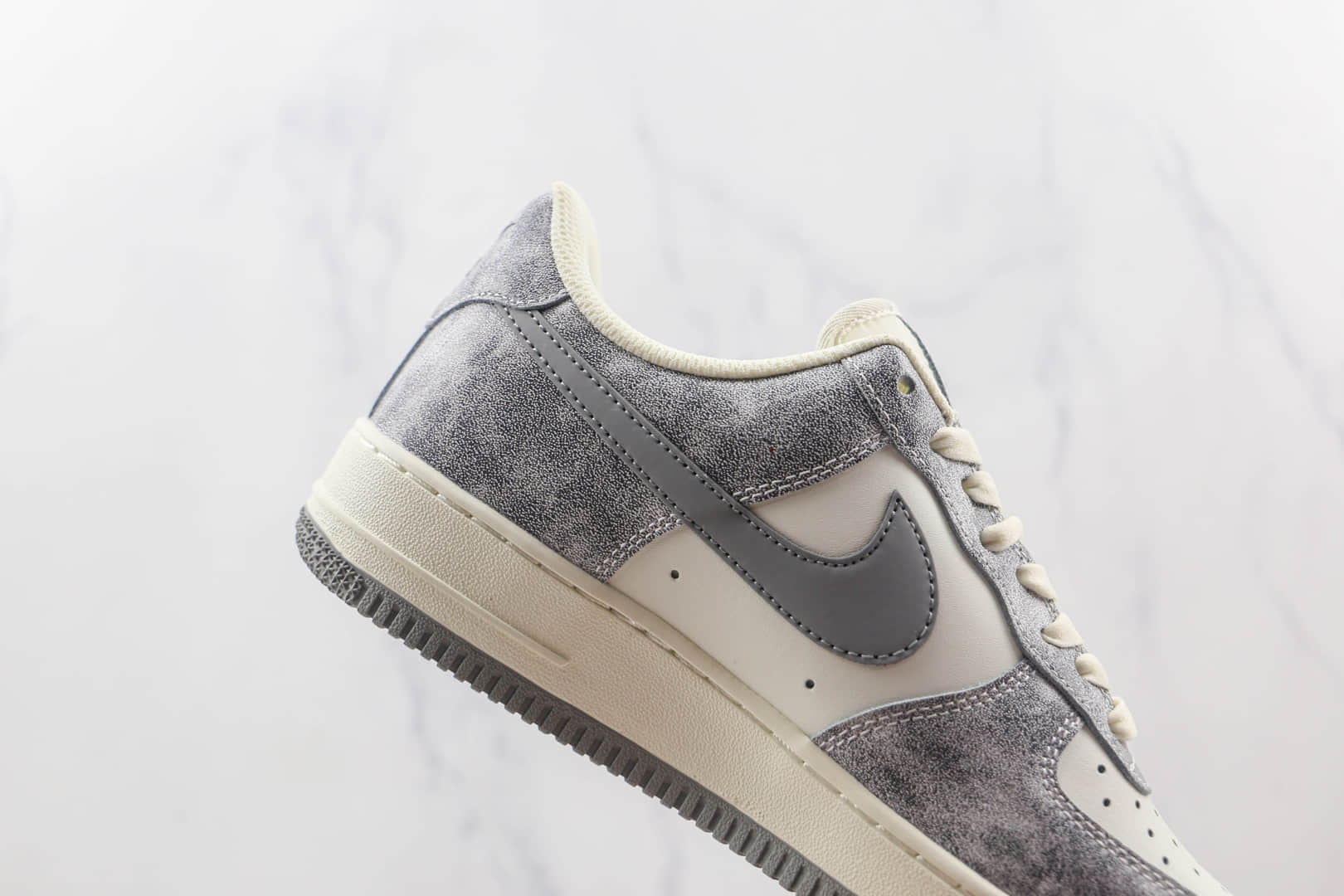 耐克Nike Air Force 1’07 Low纯原版本低帮空军一号迷雾配色板鞋内置气垫 货号：BL5866-901