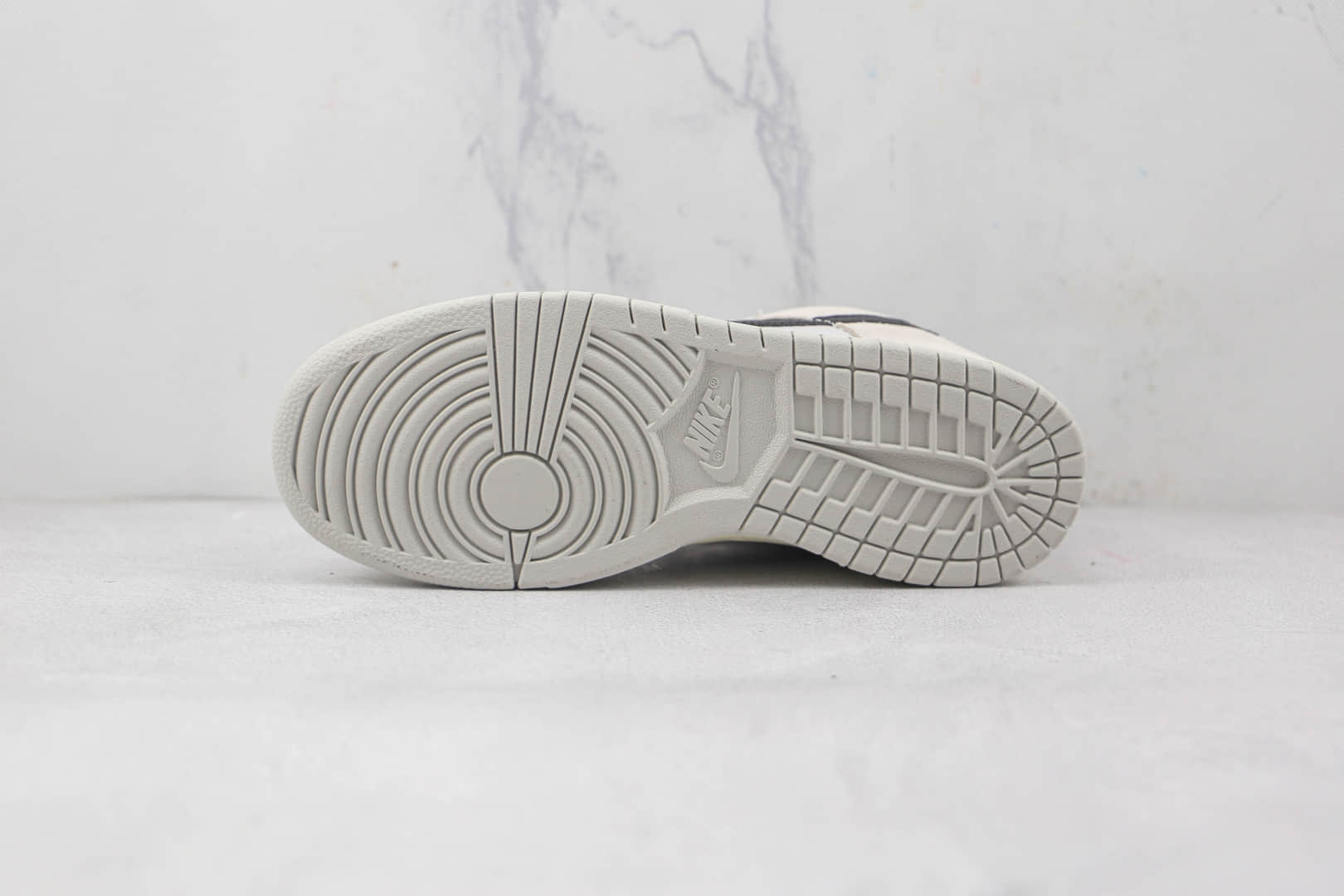 耐克Nike Dunk Low纯原版本白灰黑勾低帮SB DUNK板鞋原档案数据开发 货号：DO9776-001