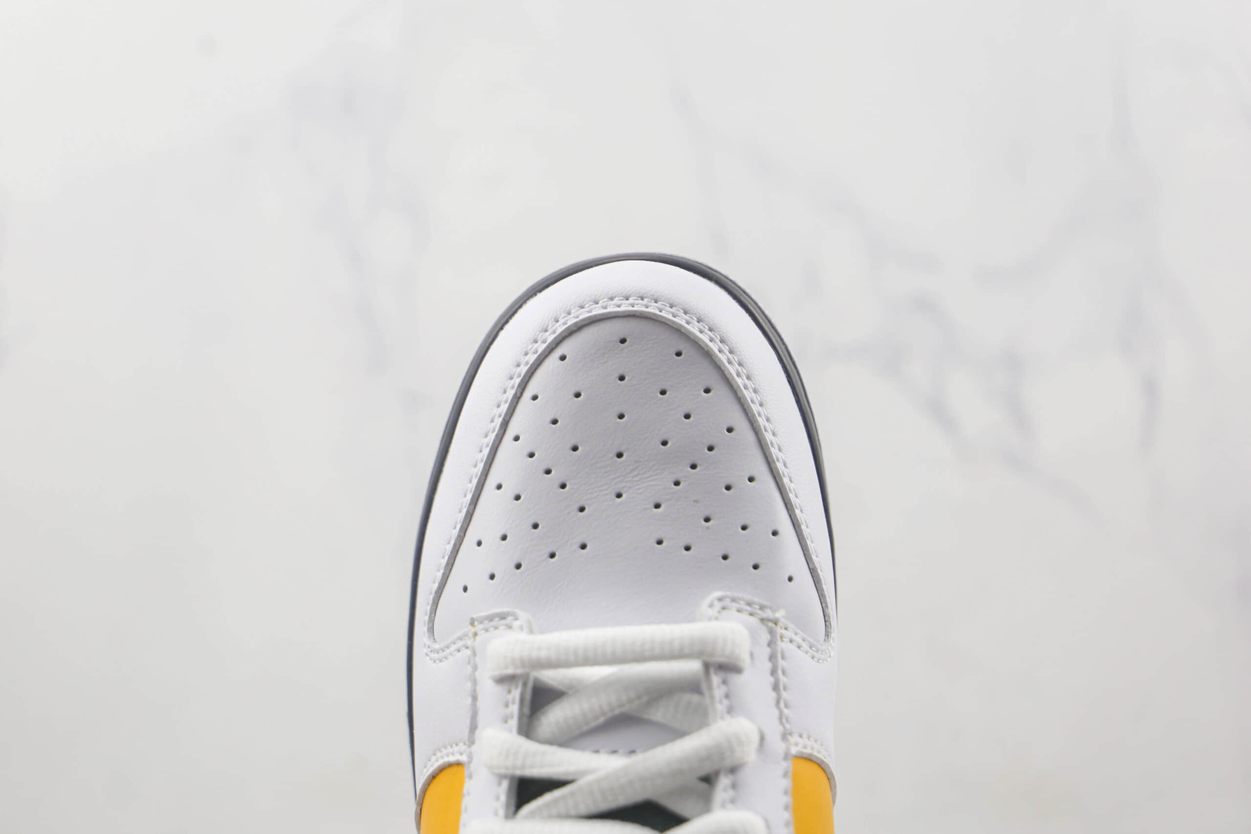 耐克Nike SB Dunk Low Pro纯原版本低帮SB DUNK白灰黄科比8-24配色板鞋内置气垫原盒原标 货号：LF2428-001